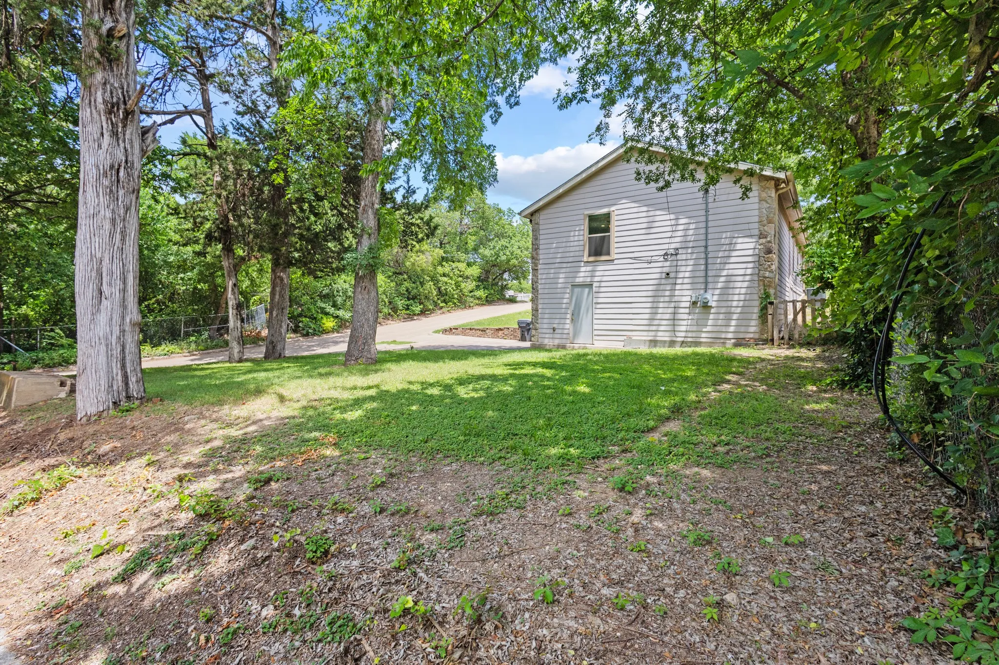 Single Family Residence For Sale in Dallas County , 1303 Arizona Avenue, Dallas, Texas 75216, 3 Bedrooms, 2 Bathrooms, 2 Garage spaces, 1,450 Sqft, built in 1950, Price $340,000, mls#21276484, Real Estate Agent in Dallas, Homes For Sale in Dallas county, Homes For Sale in Dallas, Realtor in Dallas Texas, Real Estate Brokerage Independent Realty Texas, Luminita Cordes Realtor