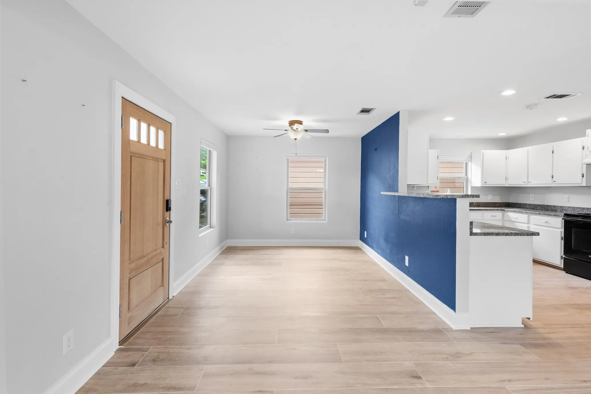 Single Family Residence For Sale in Dallas County , 1303 Arizona Avenue, Dallas, Texas 75216, 3 Bedrooms, 2 Bathrooms, 2 Garage spaces, 1,450 Sqft, built in 1950, Price $340,000, mls#21276484, Real Estate Agent in Dallas, Homes For Sale in Dallas county, Homes For Sale in Dallas, Realtor in Dallas Texas, Real Estate Brokerage Independent Realty Texas, Luminita Cordes Realtor
