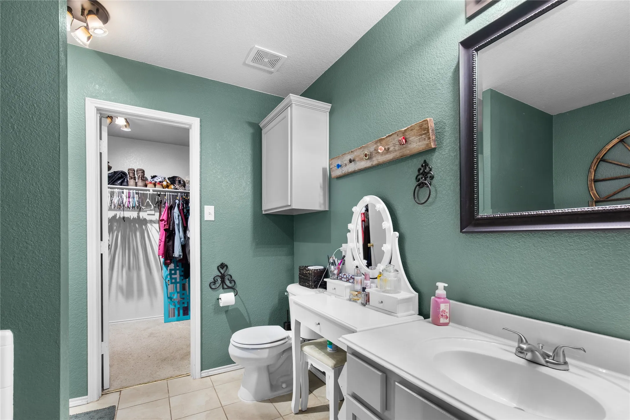 Single Family Residence For Sale in Grayson County , 1908 Ridgecrest Lane, Sherman, Texas 75092, 3 Bedroom, 3 Bathroom, 2 Garage spaces, 2,038 Sqft, built in 2004, mls#21277220, Real Estate Agent in Sherman, Homes For Sale in Grayson county, Homes For Sale in Sherman, Realtor in Sherman Texas, Real Estate Brokerage Independent Realty Texas, Luminita Cordes Realtor