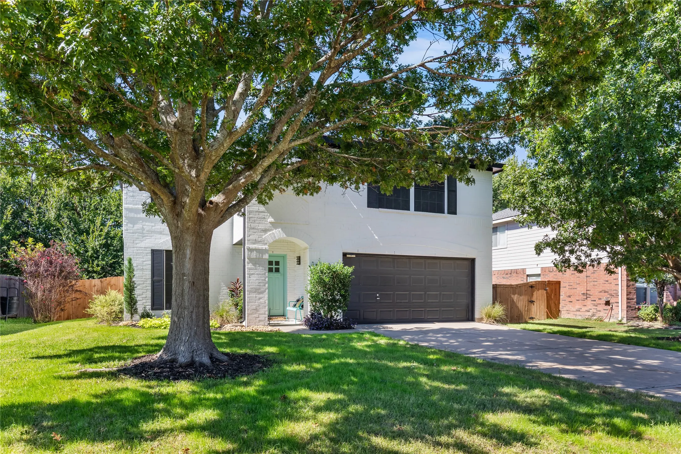 Single Family Residence For Sale in Grayson County , 1908 Ridgecrest Lane, Sherman, Texas 75092, 3 Bedroom, 3 Bathroom, 2 Garage spaces, 2,038 Sqft, built in 2004, mls#21277220, Real Estate Agent in Sherman, Homes For Sale in Grayson county, Homes For Sale in Sherman, Realtor in Sherman Texas, Real Estate Brokerage Independent Realty Texas, Luminita Cordes Realtor