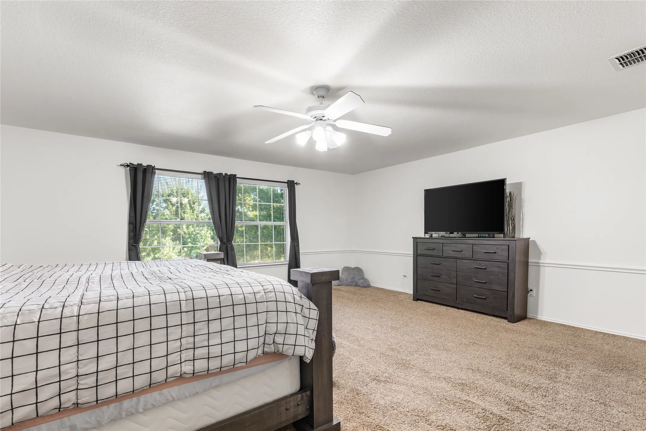Single Family Residence For Sale in Grayson County , 1908 Ridgecrest Lane, Sherman, Texas 75092, 3 Bedroom, 3 Bathroom, 2 Garage spaces, 2,038 Sqft, built in 2004, mls#21277220, Real Estate Agent in Sherman, Homes For Sale in Grayson county, Homes For Sale in Sherman, Realtor in Sherman Texas, Real Estate Brokerage Independent Realty Texas, Luminita Cordes Realtor