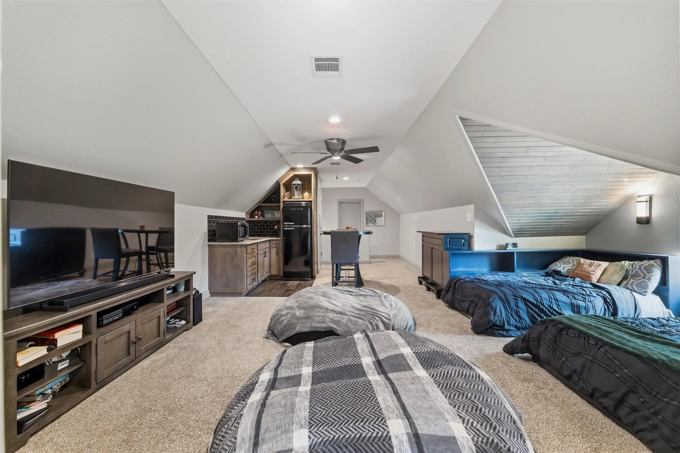 Upstairs apartment \