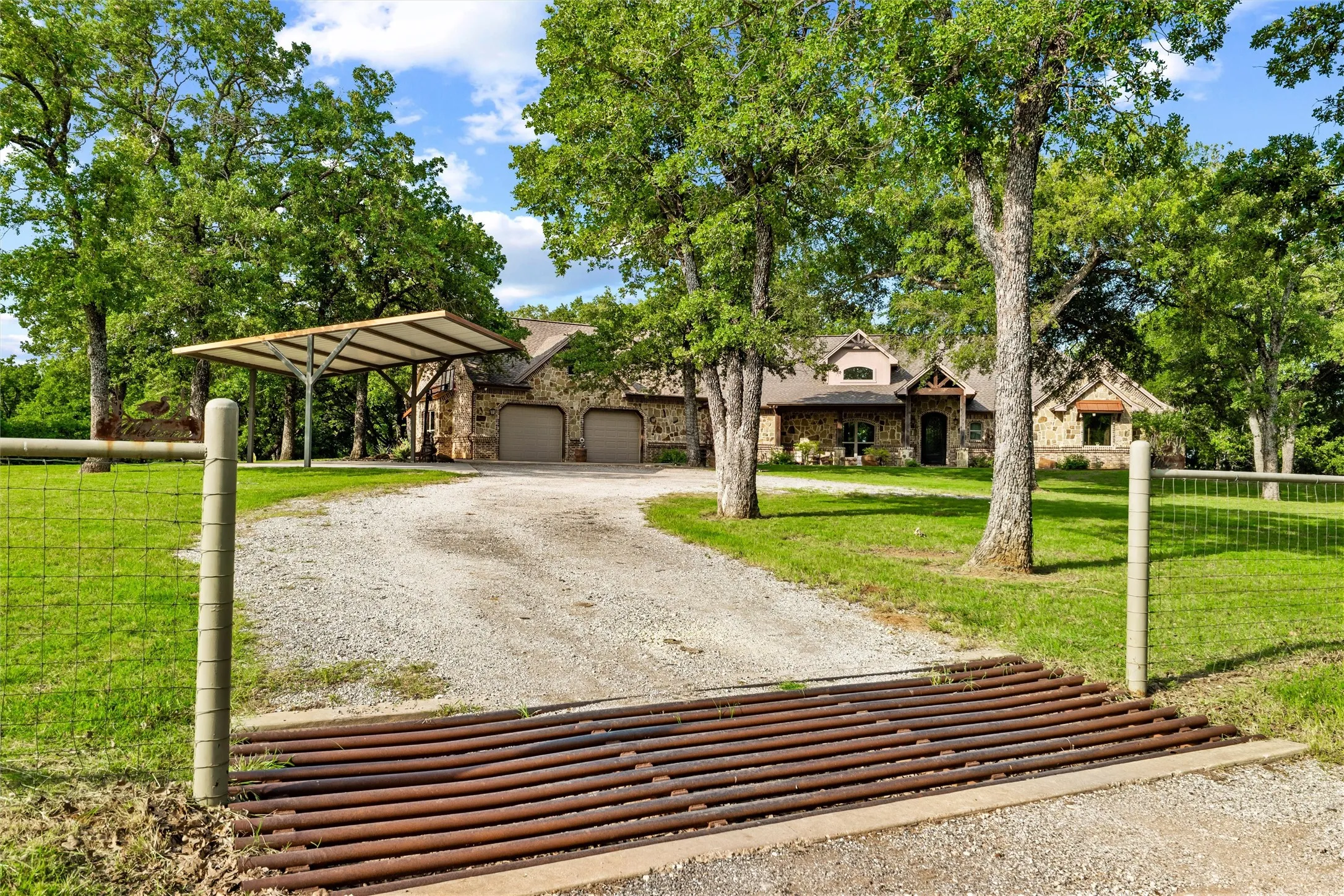 Farm For Sale in Johnson County , 6561 County Road 423, Grandview, Texas 76050, 4 Bedroom, 5 Bathroom, 2 Garage spaces, 3,350 Sqft, built in 2013, mls#21261291, Real Estate Agent in Grandview, Homes For Sale in Johnson county, Homes For Sale in Grandview, Realtor in Grandview Texas, Real Estate Brokerage Independent Realty Texas, Luminita Cordes Realtor