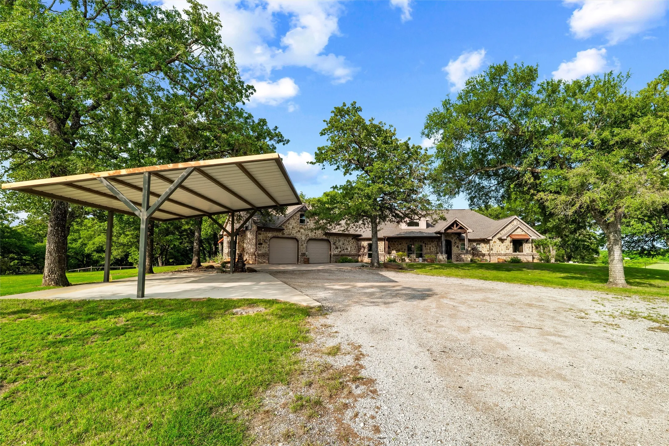 Farm For Sale in Johnson County , 6561 County Road 423, Grandview, Texas 76050, 4 Bedroom, 5 Bathroom, 2 Garage spaces, 3,350 Sqft, built in 2013, mls#21261291, Real Estate Agent in Grandview, Homes For Sale in Johnson county, Homes For Sale in Grandview, Realtor in Grandview Texas, Real Estate Brokerage Independent Realty Texas, Luminita Cordes Realtor