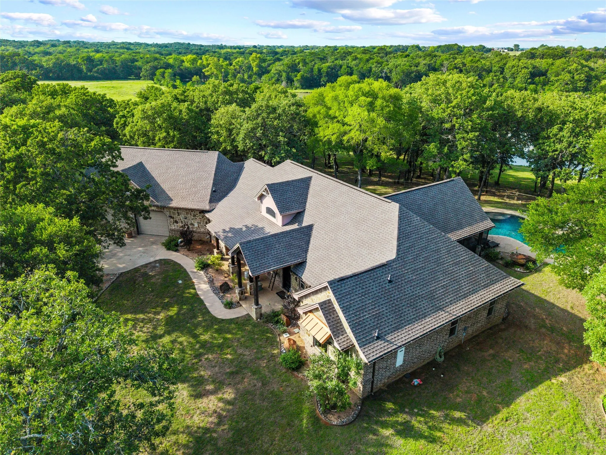 Farm For Sale in Johnson County , 6561 County Road 423, Grandview, Texas 76050, 4 Bedroom, 5 Bathroom, 2 Garage spaces, 3,350 Sqft, built in 2013, mls#21261291, Real Estate Agent in Grandview, Homes For Sale in Johnson county, Homes For Sale in Grandview, Realtor in Grandview Texas, Real Estate Brokerage Independent Realty Texas, Luminita Cordes Realtor