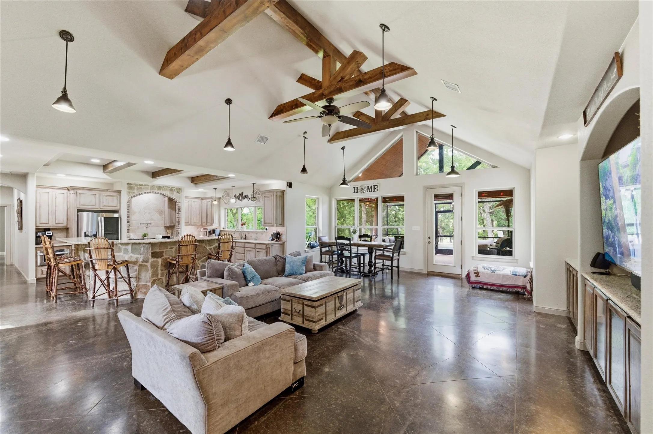 Farm For Sale in Johnson County , 6561 County Road 423, Grandview, Texas 76050, 4 Bedroom, 5 Bathroom, 2 Garage spaces, 3,350 Sqft, built in 2013, mls#21261291, Real Estate Agent in Grandview, Homes For Sale in Johnson county, Homes For Sale in Grandview, Realtor in Grandview Texas, Real Estate Brokerage Independent Realty Texas, Luminita Cordes Realtor