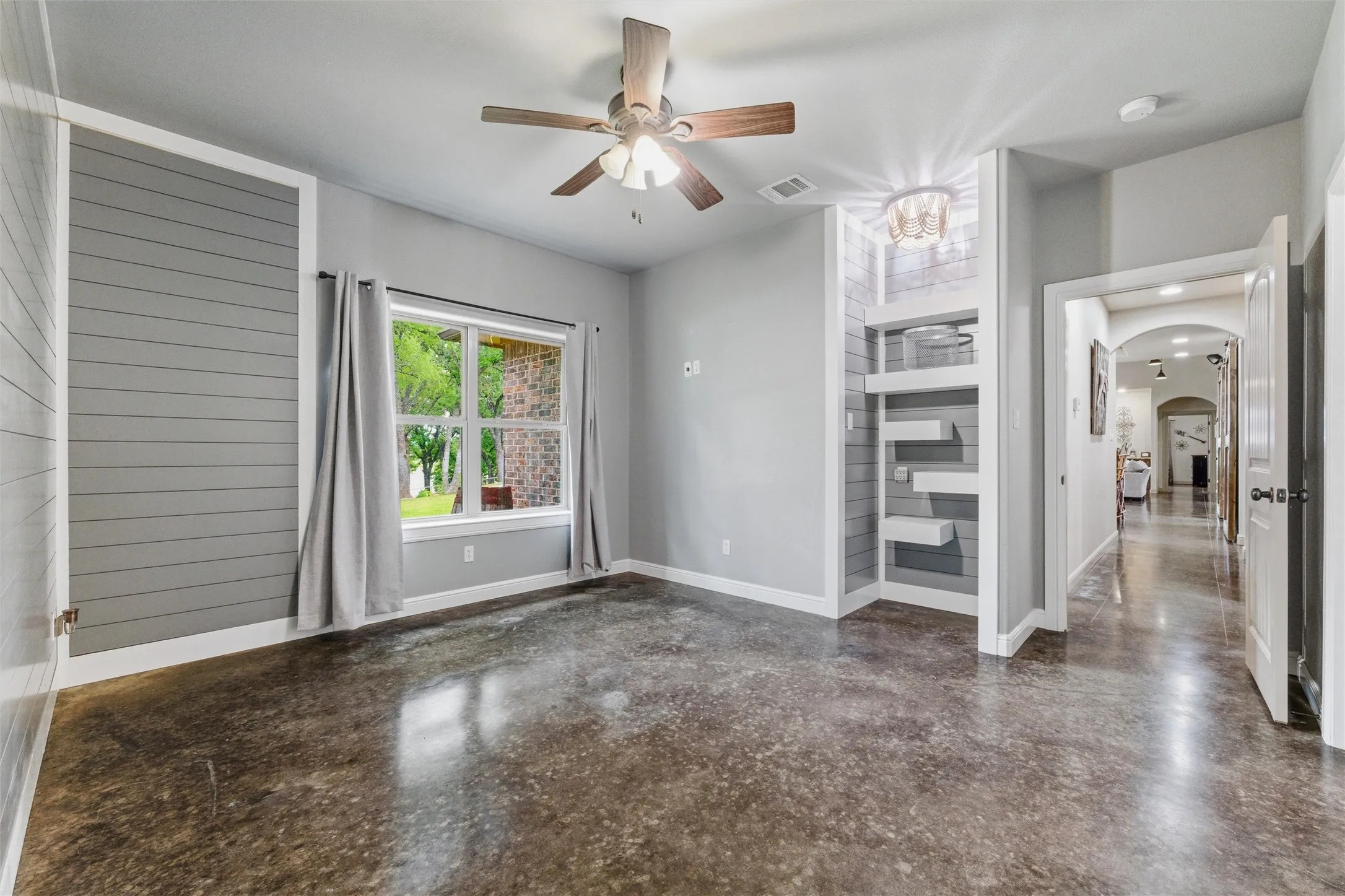 Farm For Sale in Johnson County , 6561 County Road 423, Grandview, Texas 76050, 4 Bedroom, 5 Bathroom, 2 Garage spaces, 3,350 Sqft, built in 2013, mls#21261291, Real Estate Agent in Grandview, Homes For Sale in Johnson county, Homes For Sale in Grandview, Realtor in Grandview Texas, Real Estate Brokerage Independent Realty Texas, Luminita Cordes Realtor