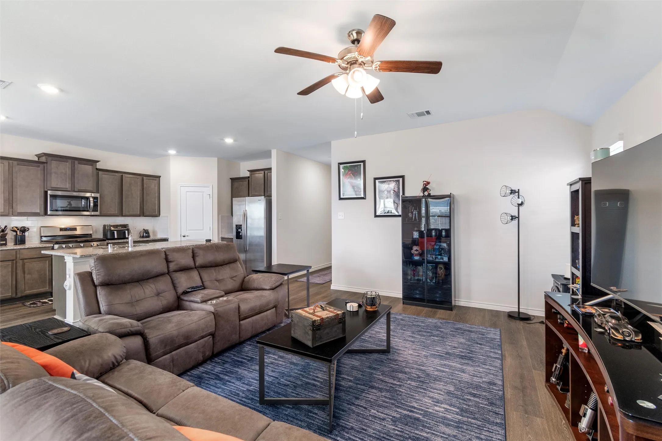 Single Family Residence For Sale in Collin County , 409 Willow View Way, Princeton, Texas 75407, 4 Bedroom, 2 Bathroom, 2 Garage spaces, 1,794 Sqft, built in 2022, mls#21277106, Real Estate Agent in Princeton, Homes For Sale in Collin county, Homes For Sale in Princeton, Realtor in Princeton Texas, Real Estate Brokerage Independent Realty Texas, Luminita Cordes Realtor