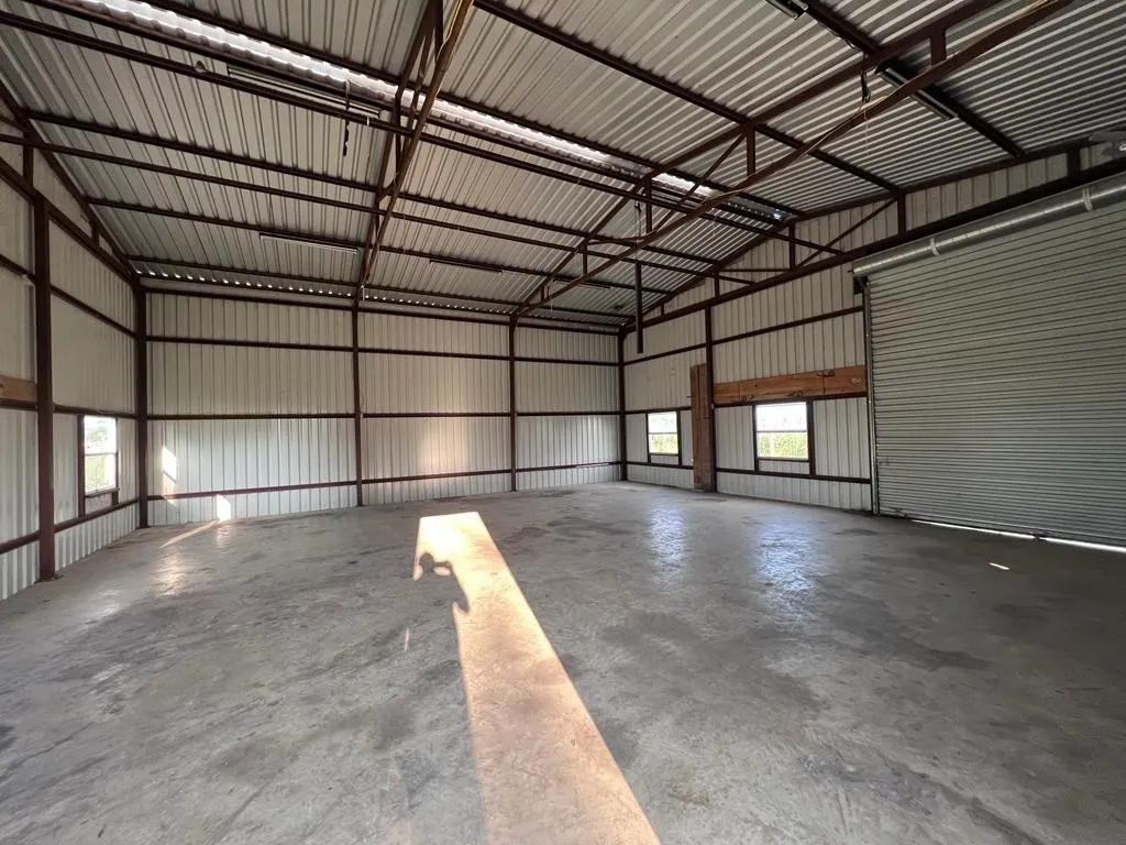 Mobile Home For Sale in Collin County , 10768 Whiterock Trail, Anna, Texas 75409, 1 Bedroom, 1 Bathroom, Garage spaces, 2,100 Sqft, built in 1998, Price $799,999, mls#21273248, Real Estate Agent in Anna, Homes For Sale in Collin county, Homes For Sale in Anna, Realtor in Anna Texas, Real Estate Brokerage Independent Realty Texas, Luminita Cordes Realtor