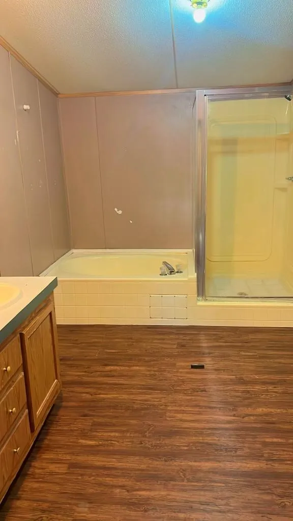 Mobile Home For Sale in Collin County , 10768 Whiterock Trail, Anna, Texas 75409, 1 Bedroom, 1 Bathroom, Garage spaces, 2,100 Sqft, built in 1998, Price $799,999, mls#21273248, Real Estate Agent in Anna, Homes For Sale in Collin county, Homes For Sale in Anna, Realtor in Anna Texas, Real Estate Brokerage Independent Realty Texas, Luminita Cordes Realtor