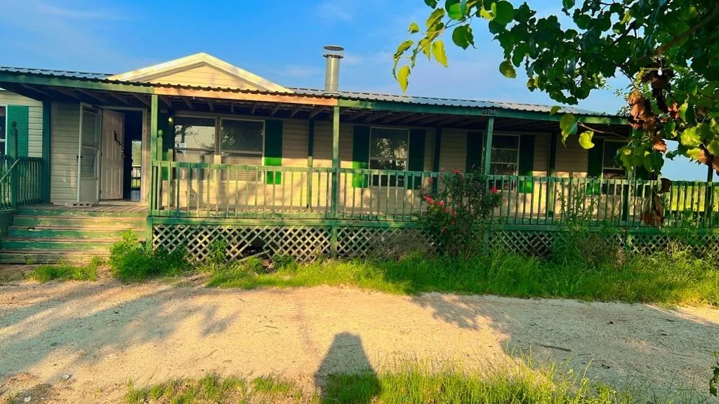 Mobile Home For Sale in Collin County , 10768 Whiterock Trail, Anna, Texas 75409, 1 Bedroom, 1 Bathroom, Garage spaces, 2,100 Sqft, built in 1998, Price $799,999, mls#21273248, Real Estate Agent in Anna, Homes For Sale in Collin county, Homes For Sale in Anna, Realtor in Anna Texas, Real Estate Brokerage Independent Realty Texas, Luminita Cordes Realtor