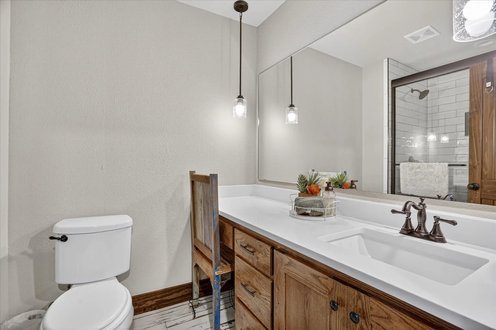 Single Family Residence For Sale in Wise County , 19001 N County Line Road, Ponder, Texas 76259, 4 Bedroom, 4 Bathroom, 2 Garage spaces, 3,797 Sqft, built in 2016, Price $989,000, mls#21277242, Real Estate Agent in Ponder, Homes For Sale in Wise county, Homes For Sale in Ponder, Realtor in Ponder Texas, Real Estate Brokerage Independent Realty Texas, Luminita Cordes Realtor