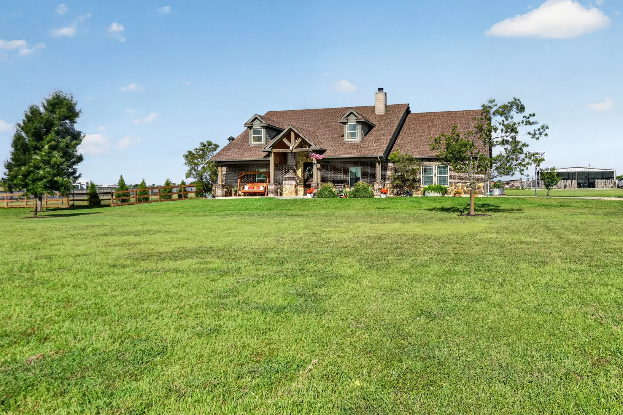 Single Family Residence For Sale in Wise County , 19001 N County Line Road, Ponder, Texas 76259, 4 Bedroom, 4 Bathroom, 2 Garage spaces, 3,797 Sqft, built in 2016, Price $989,000, mls#21277242, Real Estate Agent in Ponder, Homes For Sale in Wise county, Homes For Sale in Ponder, Realtor in Ponder Texas, Real Estate Brokerage Independent Realty Texas, Luminita Cordes Realtor