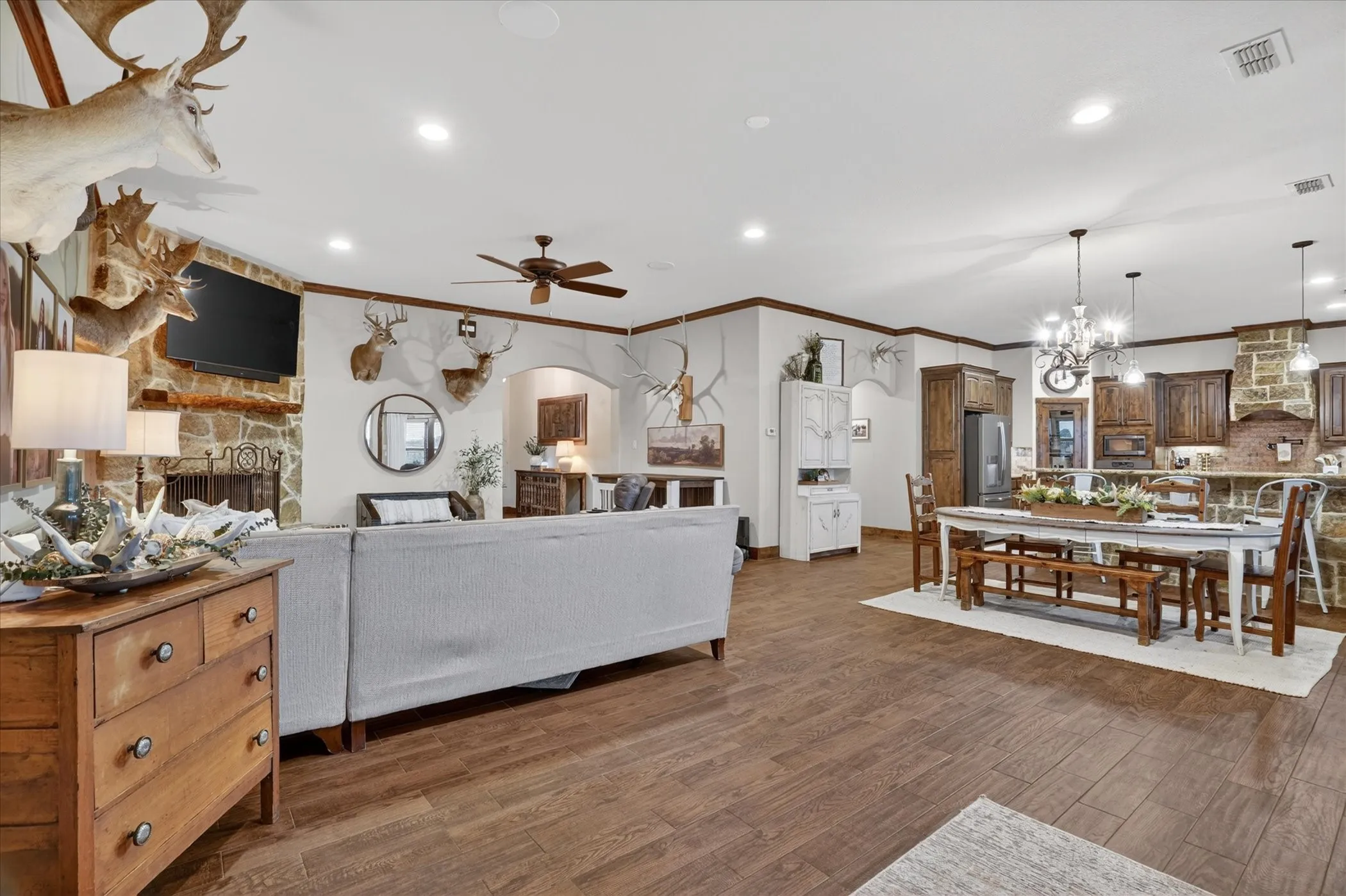 Single Family Residence For Sale in Wise County , 19001 N County Line Road, Ponder, Texas 76259, 4 Bedroom, 4 Bathroom, 2 Garage spaces, 3,797 Sqft, built in 2016, Price $989,000, mls#21277242, Real Estate Agent in Ponder, Homes For Sale in Wise county, Homes For Sale in Ponder, Realtor in Ponder Texas, Real Estate Brokerage Independent Realty Texas, Luminita Cordes Realtor