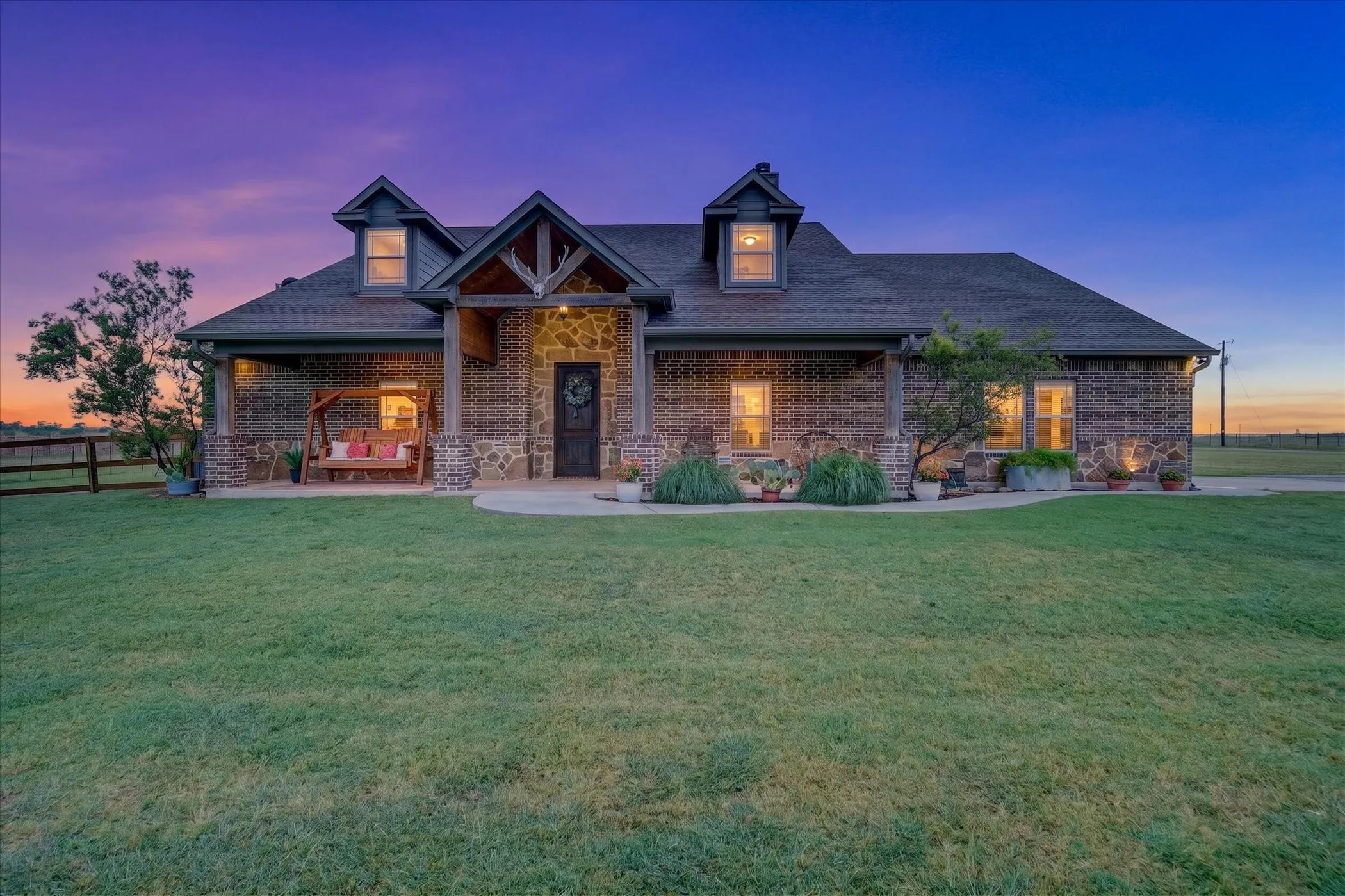 Single Family Residence For Sale in Wise County , 19001 N County Line Road, Ponder, Texas 76259, 4 Bedroom, 4 Bathroom, 2 Garage spaces, 3,797 Sqft, built in 2016, Price $989,000, mls#21277242, Real Estate Agent in Ponder, Homes For Sale in Wise county, Homes For Sale in Ponder, Realtor in Ponder Texas, Real Estate Brokerage Independent Realty Texas, Luminita Cordes Realtor