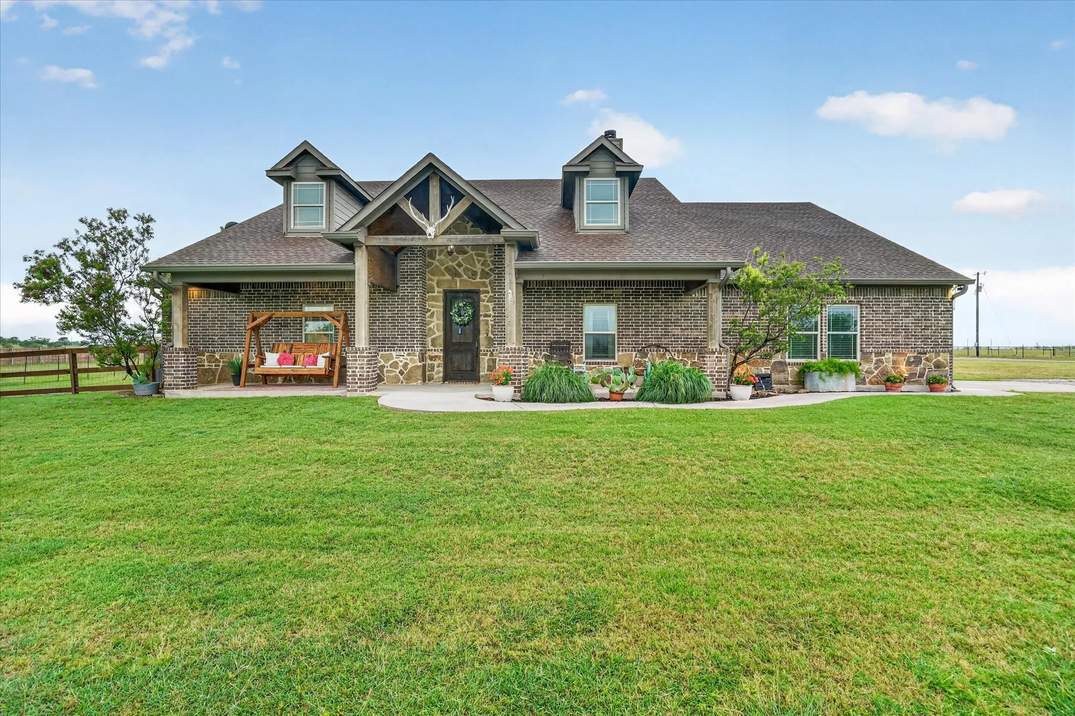 Single Family Residence For Sale in Wise County , 19001 N County Line Road, Ponder, Texas 76259, 4 Bedroom, 4 Bathroom, 2 Garage spaces, 3,797 Sqft, built in 2016, Price $989,000, mls#21277242, Real Estate Agent in Ponder, Homes For Sale in Wise county, Homes For Sale in Ponder, Realtor in Ponder Texas, Real Estate Brokerage Independent Realty Texas, Luminita Cordes Realtor