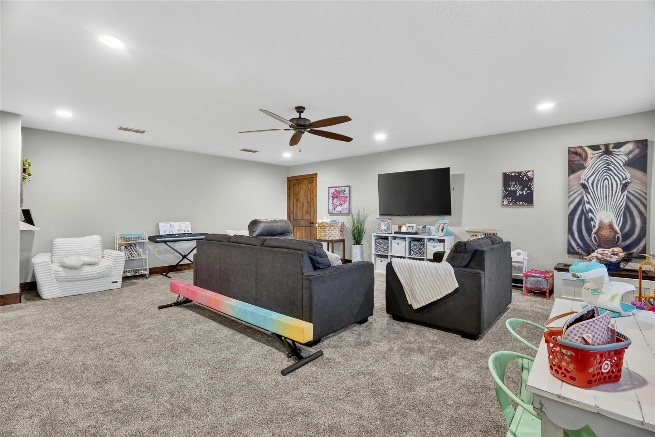 Single Family Residence For Sale in Wise County , 19001 N County Line Road, Ponder, Texas 76259, 4 Bedroom, 4 Bathroom, 2 Garage spaces, 3,797 Sqft, built in 2016, Price $989,000, mls#21277242, Real Estate Agent in Ponder, Homes For Sale in Wise county, Homes For Sale in Ponder, Realtor in Ponder Texas, Real Estate Brokerage Independent Realty Texas, Luminita Cordes Realtor