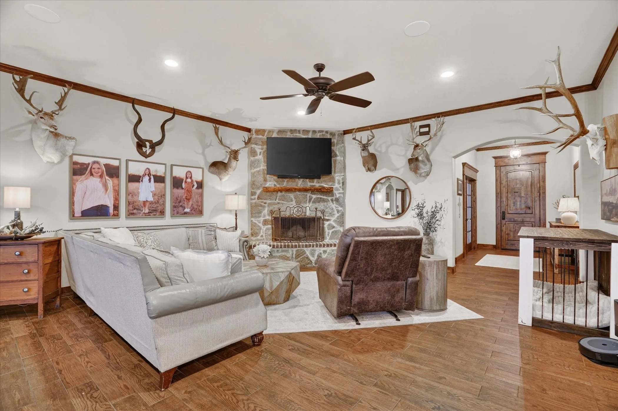 Single Family Residence For Sale in Wise County , 19001 N County Line Road, Ponder, Texas 76259, 4 Bedroom, 4 Bathroom, 2 Garage spaces, 3,797 Sqft, built in 2016, Price $989,000, mls#21277242, Real Estate Agent in Ponder, Homes For Sale in Wise county, Homes For Sale in Ponder, Realtor in Ponder Texas, Real Estate Brokerage Independent Realty Texas, Luminita Cordes Realtor