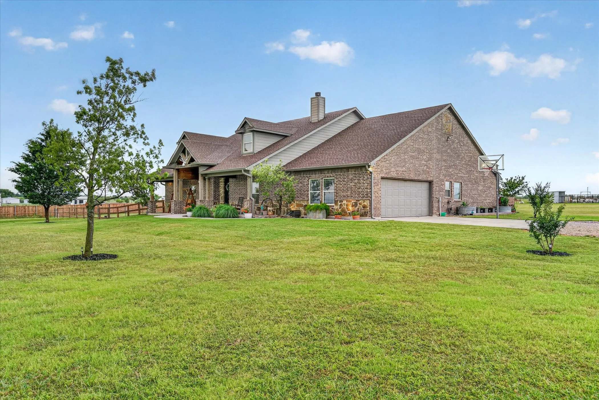 Single Family Residence For Sale in Wise County , 19001 N County Line Road, Ponder, Texas 76259, 4 Bedroom, 4 Bathroom, 2 Garage spaces, 3,797 Sqft, built in 2016, Price $989,000, mls#21277242, Real Estate Agent in Ponder, Homes For Sale in Wise county, Homes For Sale in Ponder, Realtor in Ponder Texas, Real Estate Brokerage Independent Realty Texas, Luminita Cordes Realtor