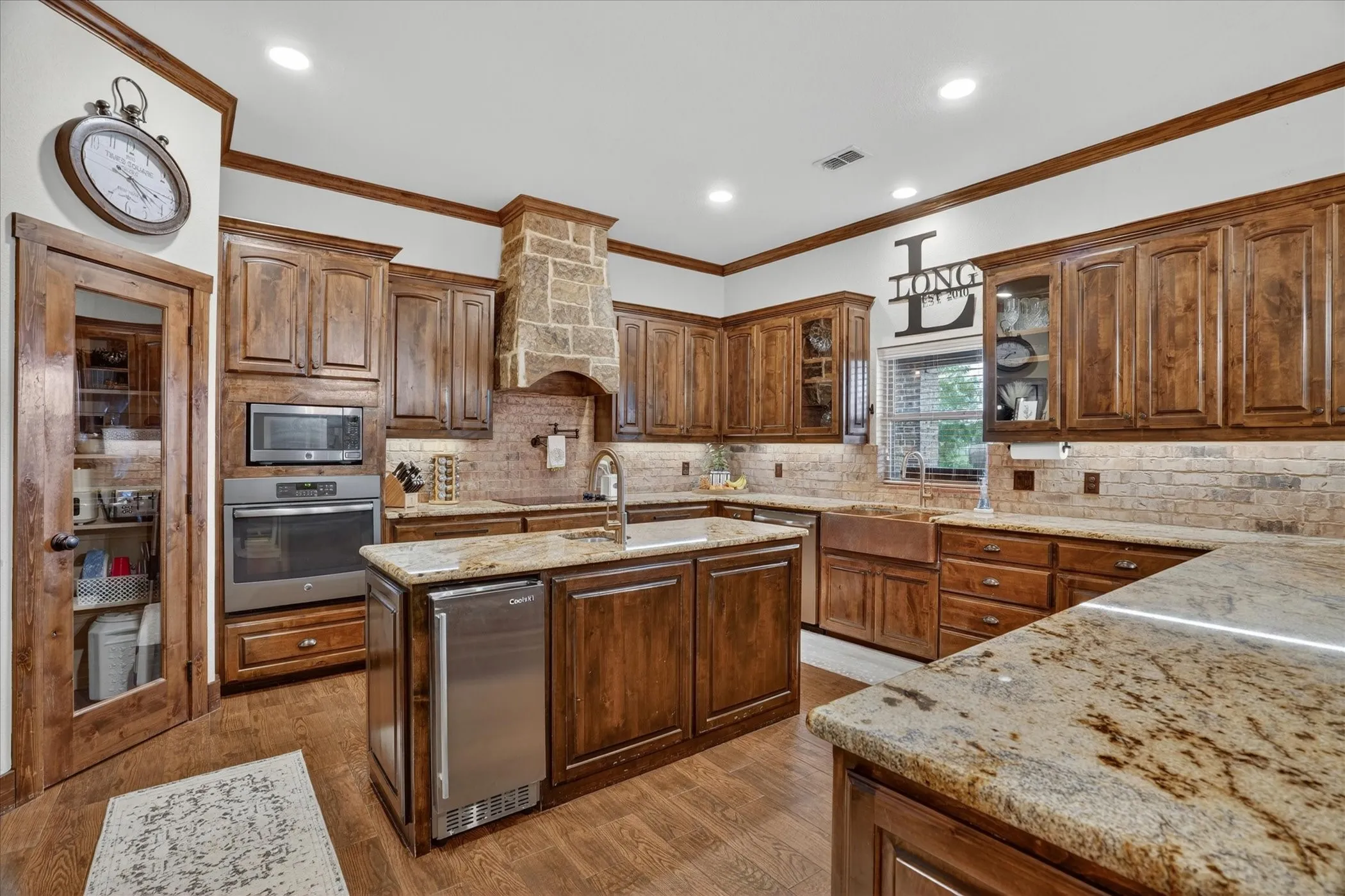 Single Family Residence For Sale in Wise County , 19001 N County Line Road, Ponder, Texas 76259, 4 Bedroom, 4 Bathroom, 2 Garage spaces, 3,797 Sqft, built in 2016, Price $989,000, mls#21277242, Real Estate Agent in Ponder, Homes For Sale in Wise county, Homes For Sale in Ponder, Realtor in Ponder Texas, Real Estate Brokerage Independent Realty Texas, Luminita Cordes Realtor