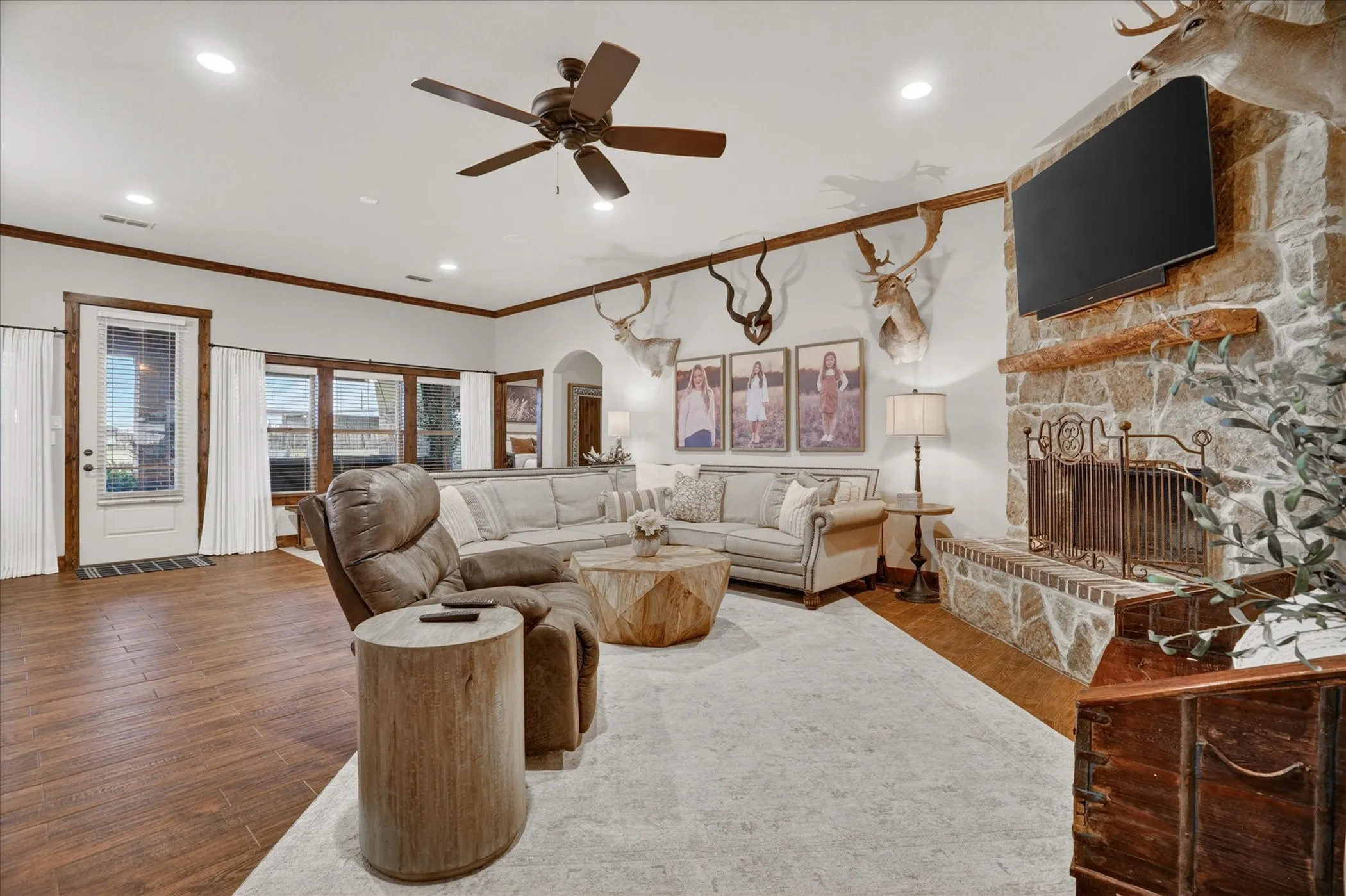 Single Family Residence For Sale in Wise County , 19001 N County Line Road, Ponder, Texas 76259, 4 Bedroom, 4 Bathroom, 2 Garage spaces, 3,797 Sqft, built in 2016, Price $989,000, mls#21277242, Real Estate Agent in Ponder, Homes For Sale in Wise county, Homes For Sale in Ponder, Realtor in Ponder Texas, Real Estate Brokerage Independent Realty Texas, Luminita Cordes Realtor