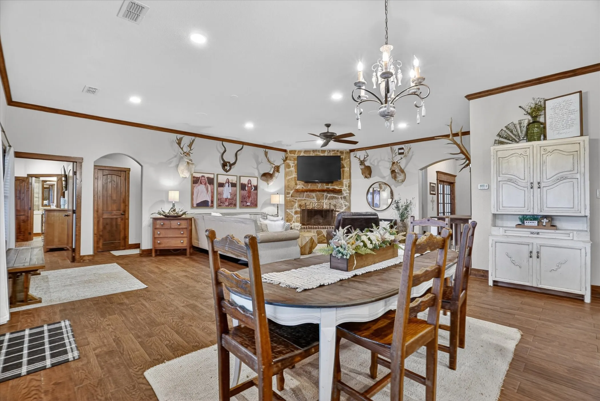 Single Family Residence For Sale in Wise County , 19001 N County Line Road, Ponder, Texas 76259, 4 Bedroom, 4 Bathroom, 2 Garage spaces, 3,797 Sqft, built in 2016, Price $989,000, mls#21277242, Real Estate Agent in Ponder, Homes For Sale in Wise county, Homes For Sale in Ponder, Realtor in Ponder Texas, Real Estate Brokerage Independent Realty Texas, Luminita Cordes Realtor