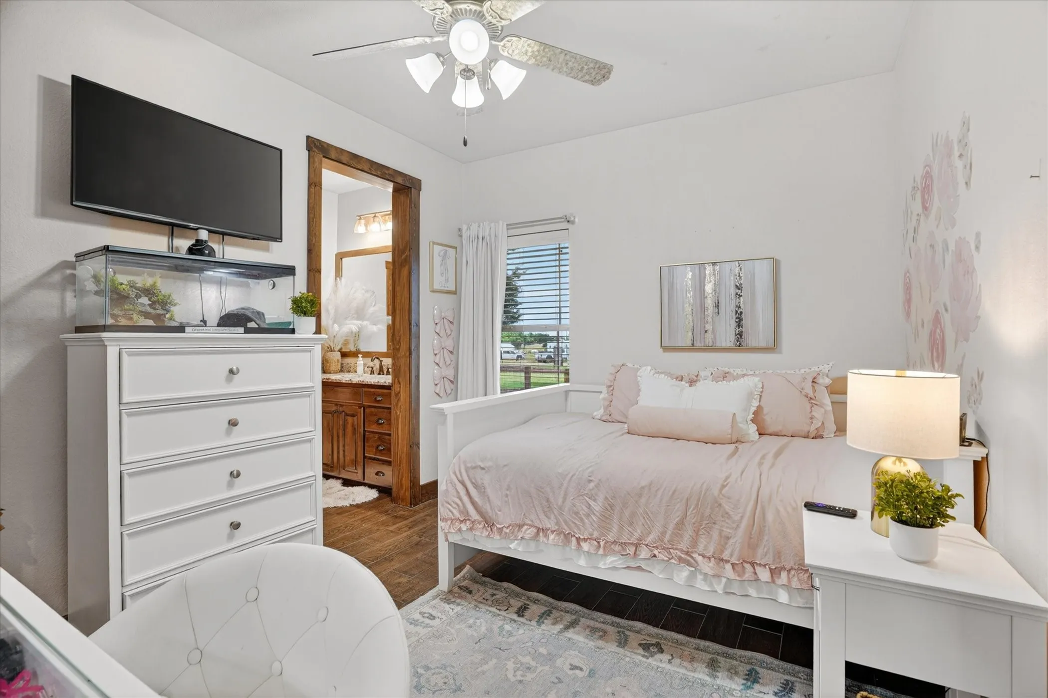 Single Family Residence For Sale in Wise County , 19001 N County Line Road, Ponder, Texas 76259, 4 Bedroom, 4 Bathroom, 2 Garage spaces, 3,797 Sqft, built in 2016, Price $989,000, mls#21277242, Real Estate Agent in Ponder, Homes For Sale in Wise county, Homes For Sale in Ponder, Realtor in Ponder Texas, Real Estate Brokerage Independent Realty Texas, Luminita Cordes Realtor