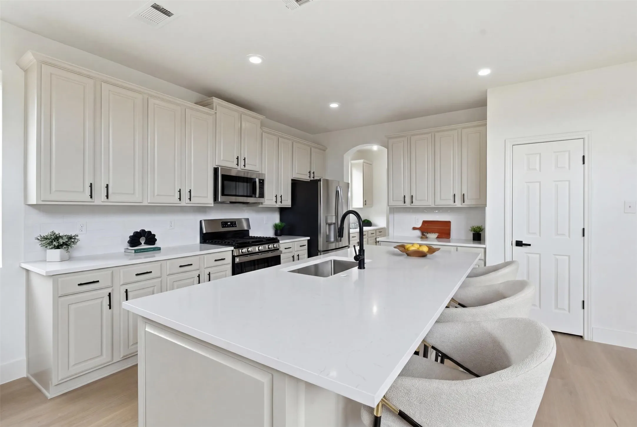 Single Family Residence For Sale in Denton County , 9417 Homestead Lane, Frisco, Texas 75033, 4 Bedroom, 3 Bathroom, 2 Garage spaces, 2,613 Sqft, built in 1998, mls#21274936, Real Estate Agent in Frisco, Homes For Sale in Denton county, Homes For Sale in Frisco, Realtor in Frisco Texas, Real Estate Brokerage Independent Realty Texas, Luminita Cordes Realtor