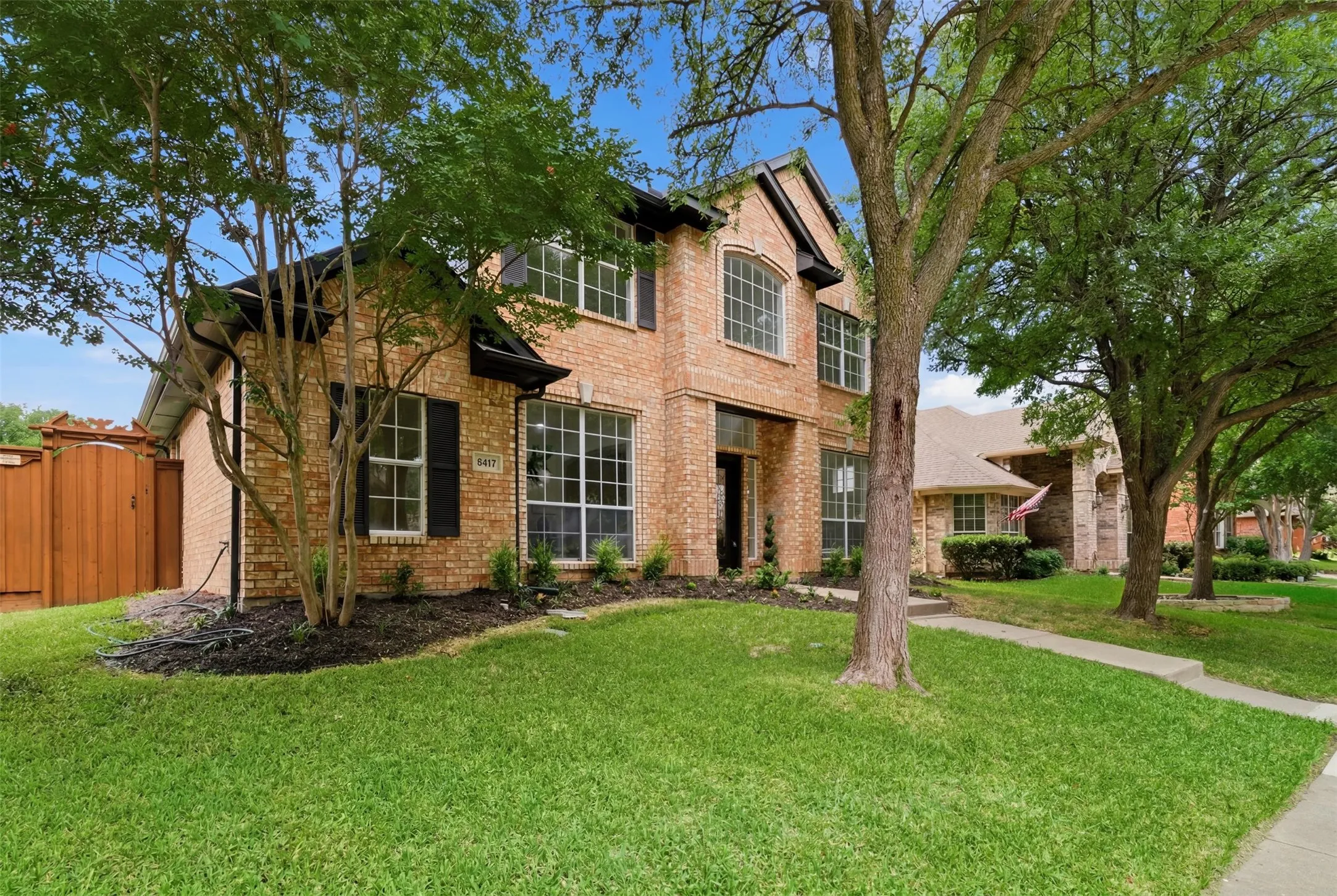 Single Family Residence For Sale in Denton County , 9417 Homestead Lane, Frisco, Texas 75033, 4 Bedroom, 3 Bathroom, 2 Garage spaces, 2,613 Sqft, built in 1998, mls#21274936, Real Estate Agent in Frisco, Homes For Sale in Denton county, Homes For Sale in Frisco, Realtor in Frisco Texas, Real Estate Brokerage Independent Realty Texas, Luminita Cordes Realtor