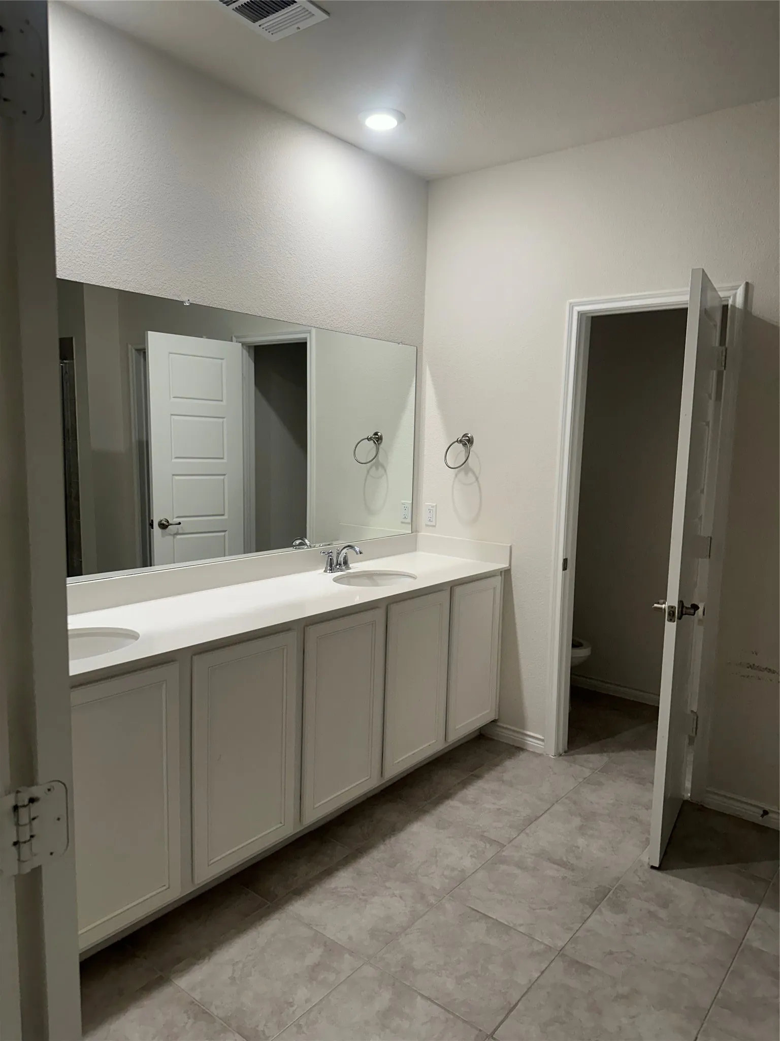 Townhouse For Sale in Denton County , 2402 Siskiyou Street, Lewisville, Texas 75056, 3 Bedroom, 4 Bathroom, 2 Garage spaces, 1,994 Sqft, built in 2019, mls#21277256, Real Estate Agent in Lewisville, Homes For Sale in Denton county, Homes For Sale in Lewisville, Realtor in Lewisville Texas, Real Estate Brokerage Independent Realty Texas, Luminita Cordes Realtor