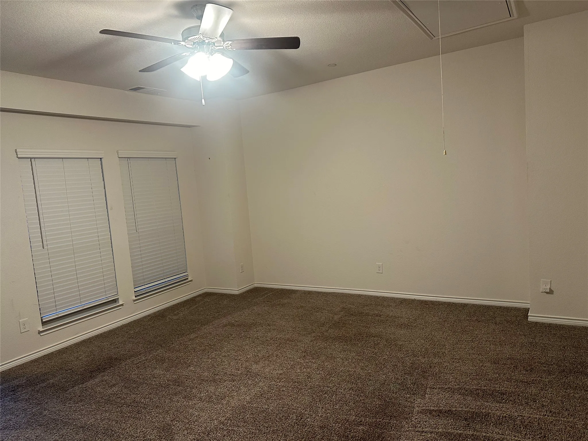 Townhouse For Sale in Denton County , 2402 Siskiyou Street, Lewisville, Texas 75056, 3 Bedroom, 4 Bathroom, 2 Garage spaces, 1,994 Sqft, built in 2019, mls#21277256, Real Estate Agent in Lewisville, Homes For Sale in Denton county, Homes For Sale in Lewisville, Realtor in Lewisville Texas, Real Estate Brokerage Independent Realty Texas, Luminita Cordes Realtor