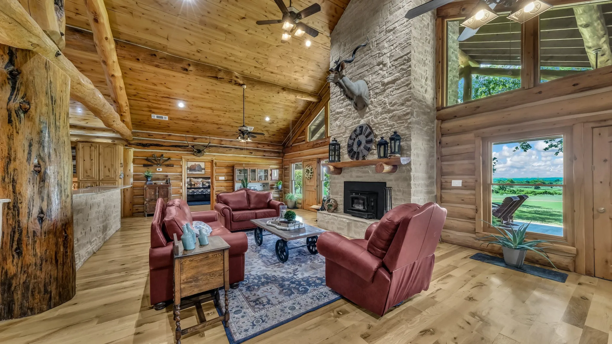 Large open view windows to enjoy the beautiful view outside.