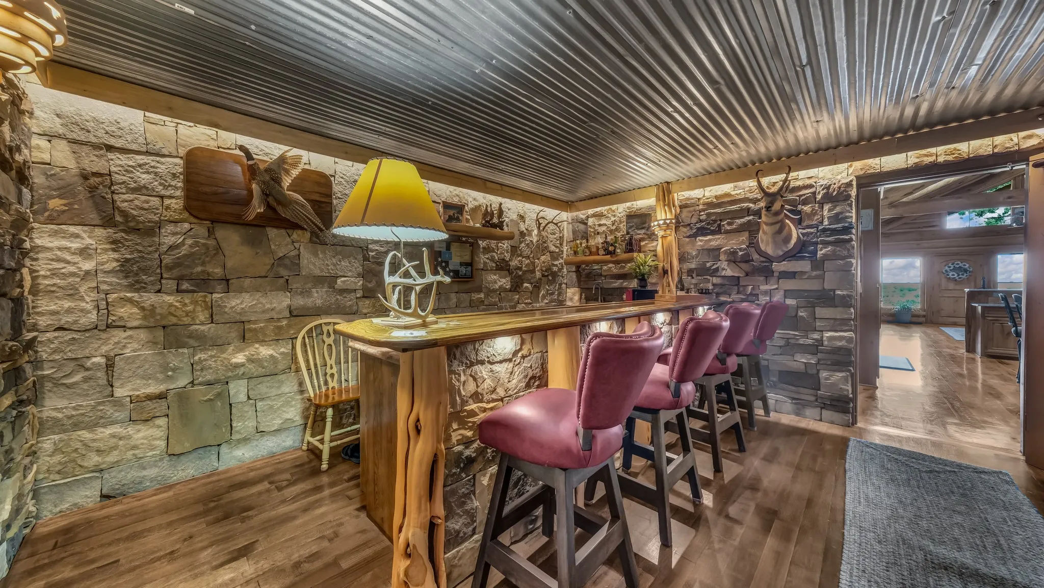  Enjoy this fabulous bar area with friends or family.