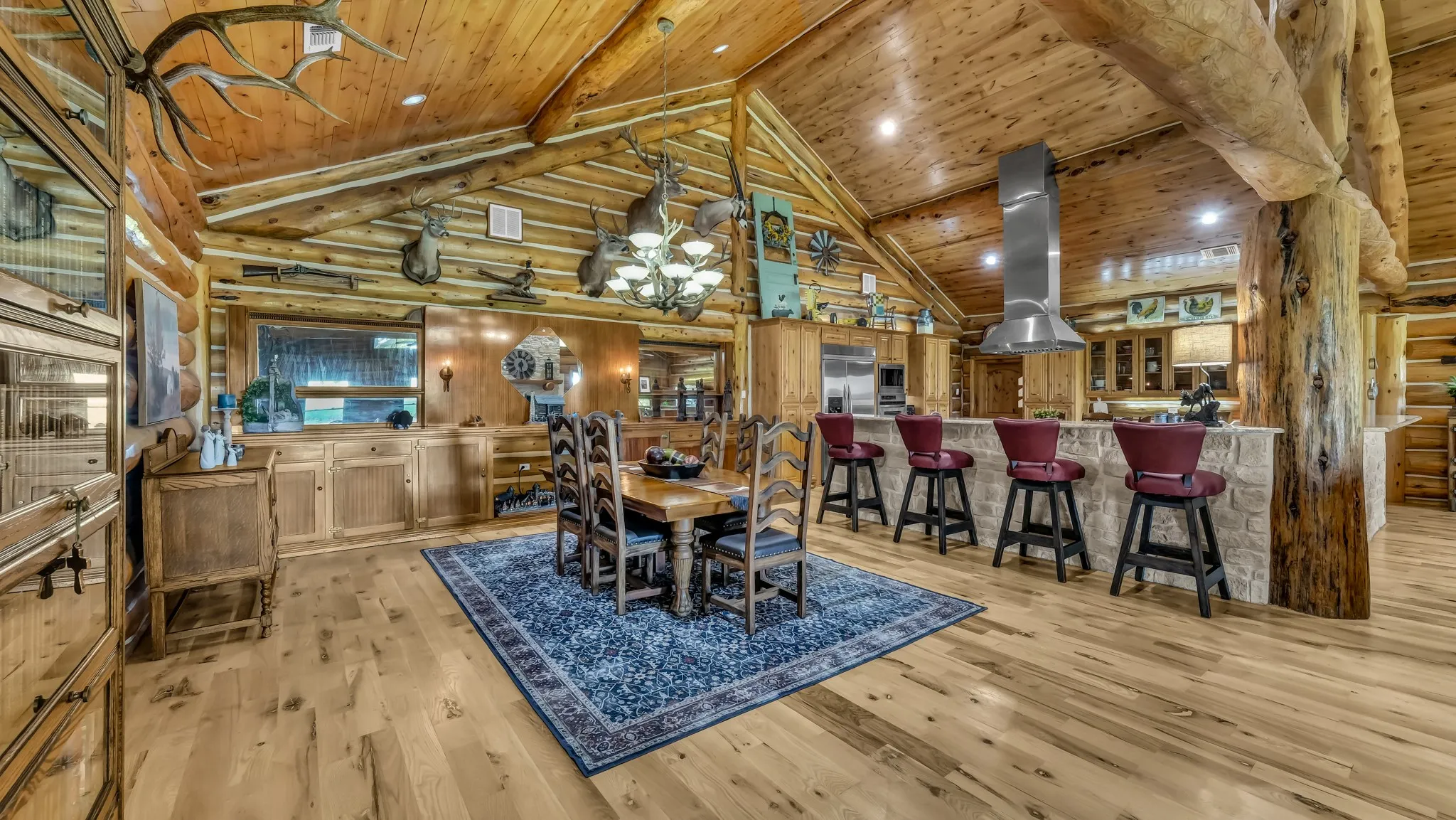 This is the home that allows you to enjoy all the magnificent
Spruce from Montana and the Ponderosa Pine from every corner!