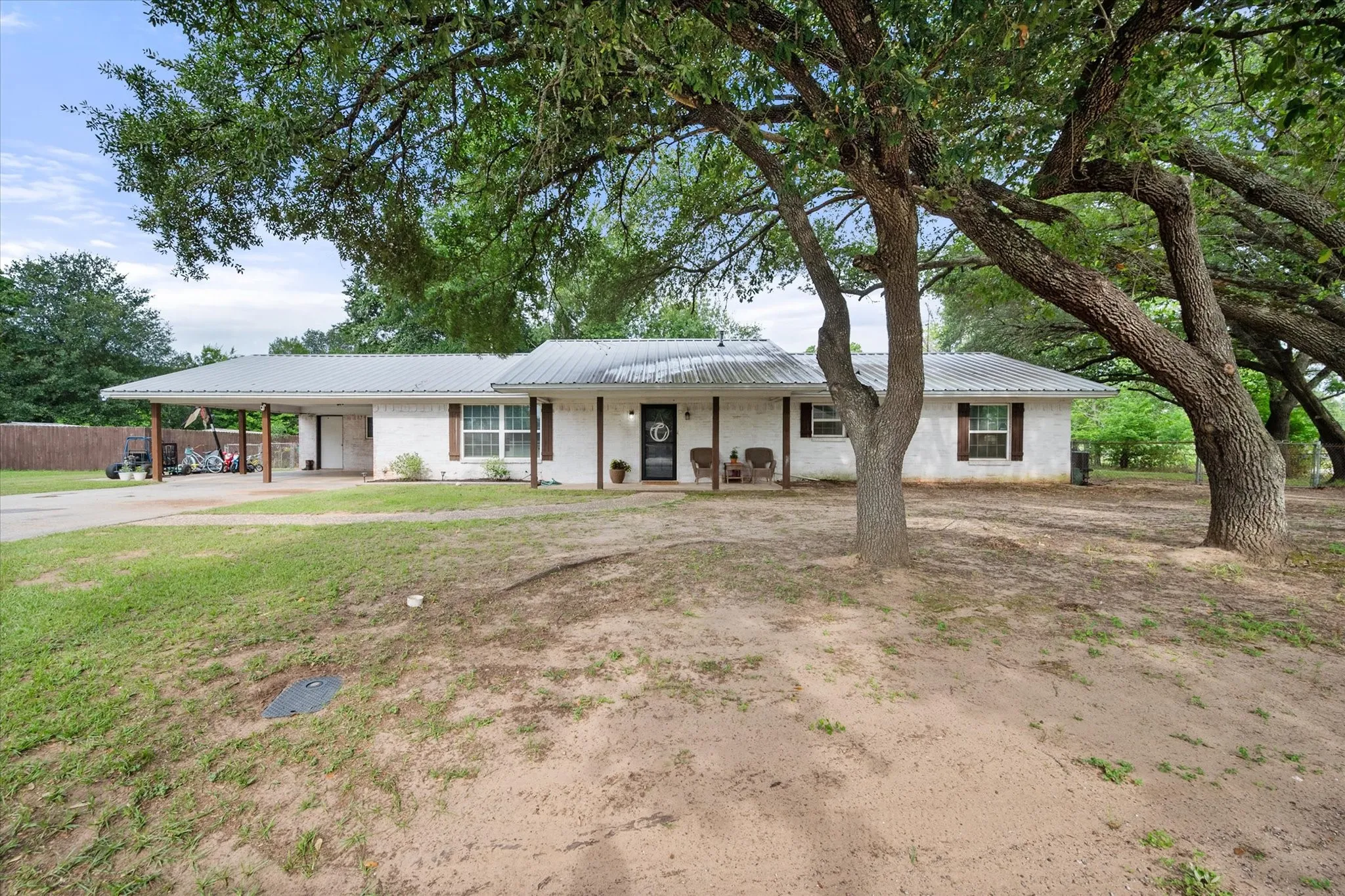 Single Family Residence For Sale in Freestone County , 951 Faircrest Drive, Fairfield, Texas 75840, 3 Bedrooms, 2 Bathrooms, Garage spaces, 2,000 Sqft, built in 1970, Price $255,000, mls#21277097, Real Estate Agent in Fairfield, Homes For Sale in Freestone county, Homes For Sale in Fairfield, Realtor in Fairfield Texas, Real Estate Brokerage Independent Realty Texas, Luminita Cordes Realtor