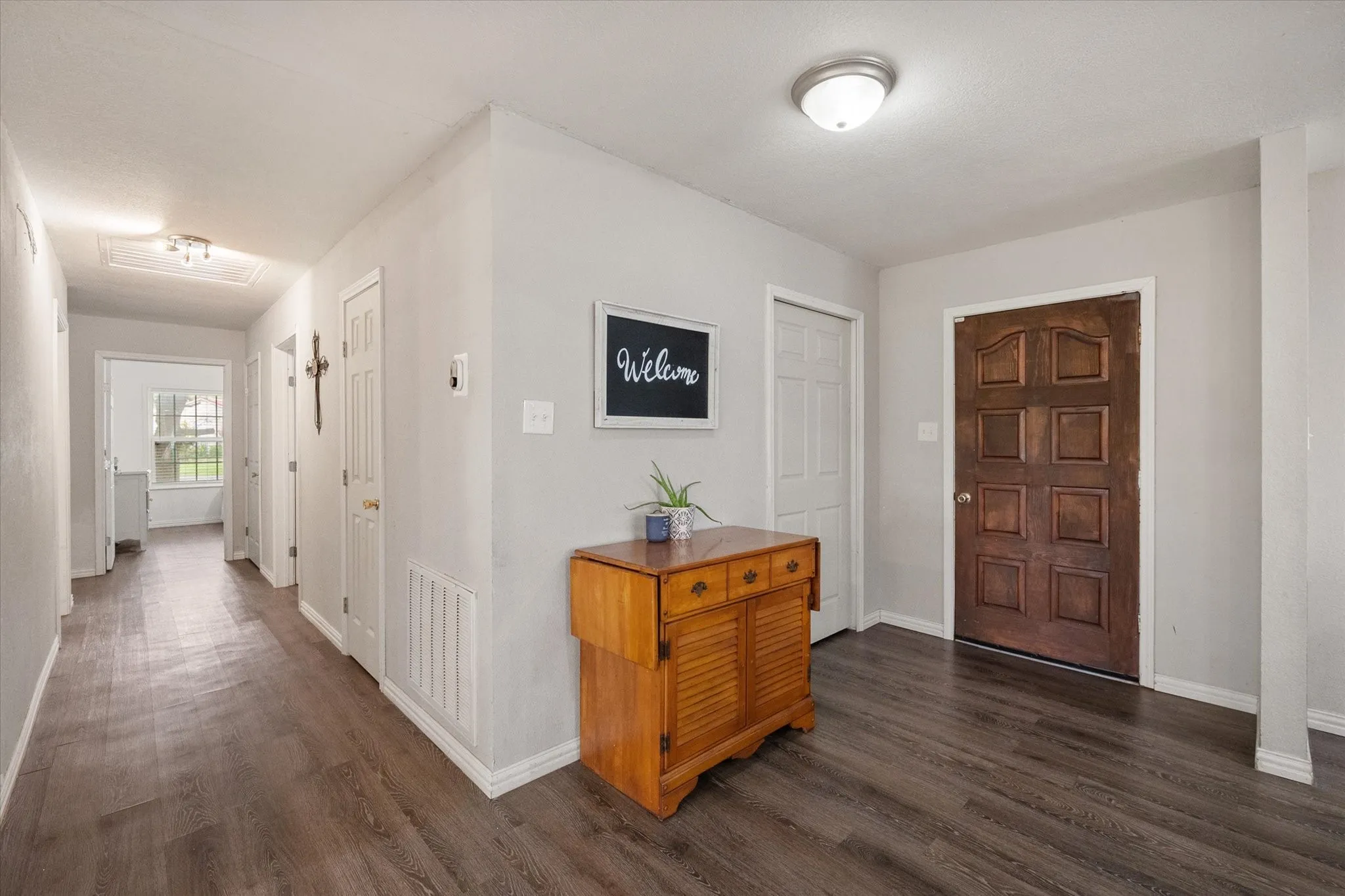 Single Family Residence For Sale in Freestone County , 951 Faircrest Drive, Fairfield, Texas 75840, 3 Bedrooms, 2 Bathrooms, Garage spaces, 2,000 Sqft, built in 1970, Price $255,000, mls#21277097, Real Estate Agent in Fairfield, Homes For Sale in Freestone county, Homes For Sale in Fairfield, Realtor in Fairfield Texas, Real Estate Brokerage Independent Realty Texas, Luminita Cordes Realtor