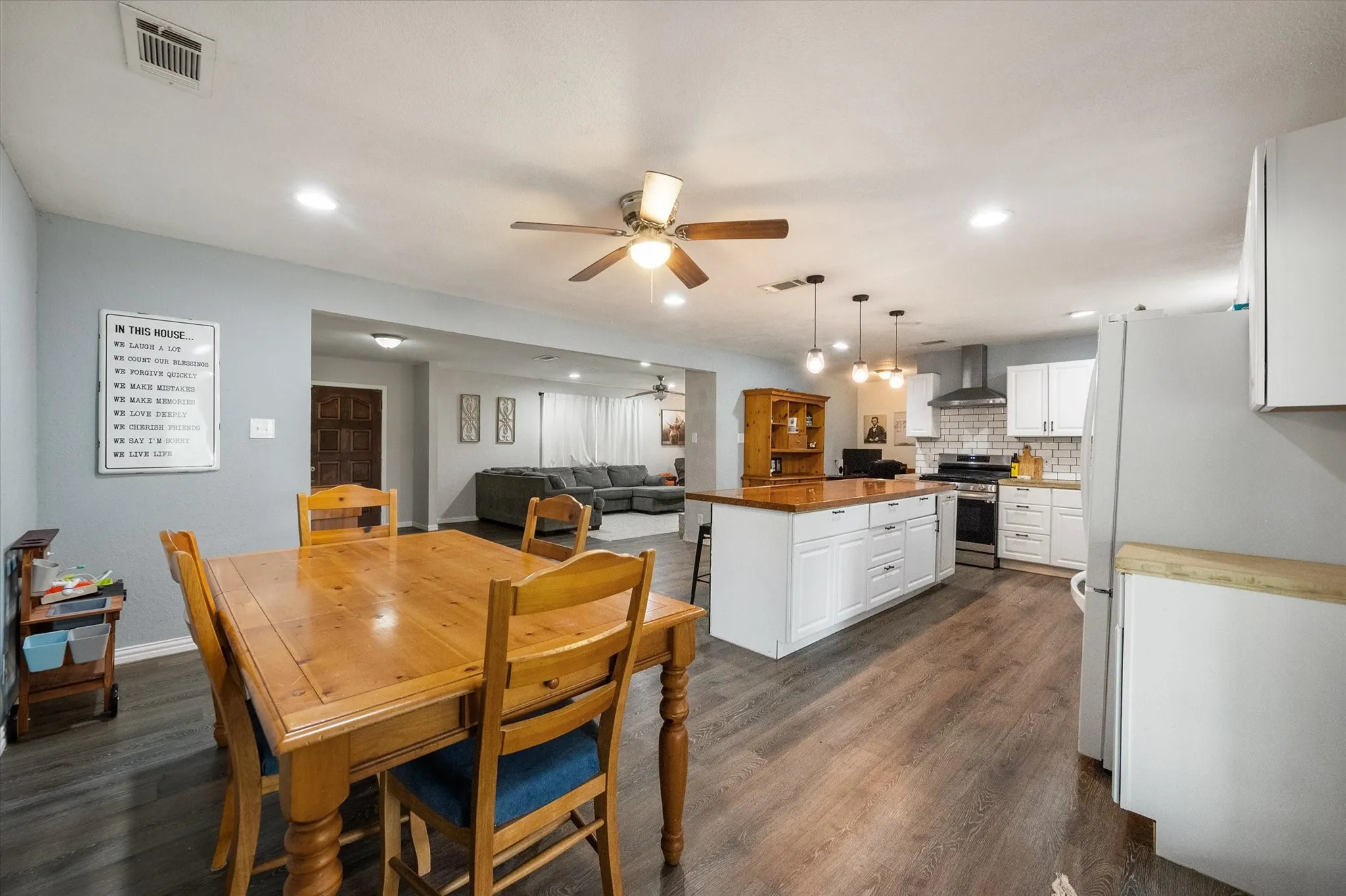 Single Family Residence For Sale in Freestone County , 951 Faircrest Drive, Fairfield, Texas 75840, 3 Bedrooms, 2 Bathrooms, Garage spaces, 2,000 Sqft, built in 1970, Price $255,000, mls#21277097, Real Estate Agent in Fairfield, Homes For Sale in Freestone county, Homes For Sale in Fairfield, Realtor in Fairfield Texas, Real Estate Brokerage Independent Realty Texas, Luminita Cordes Realtor