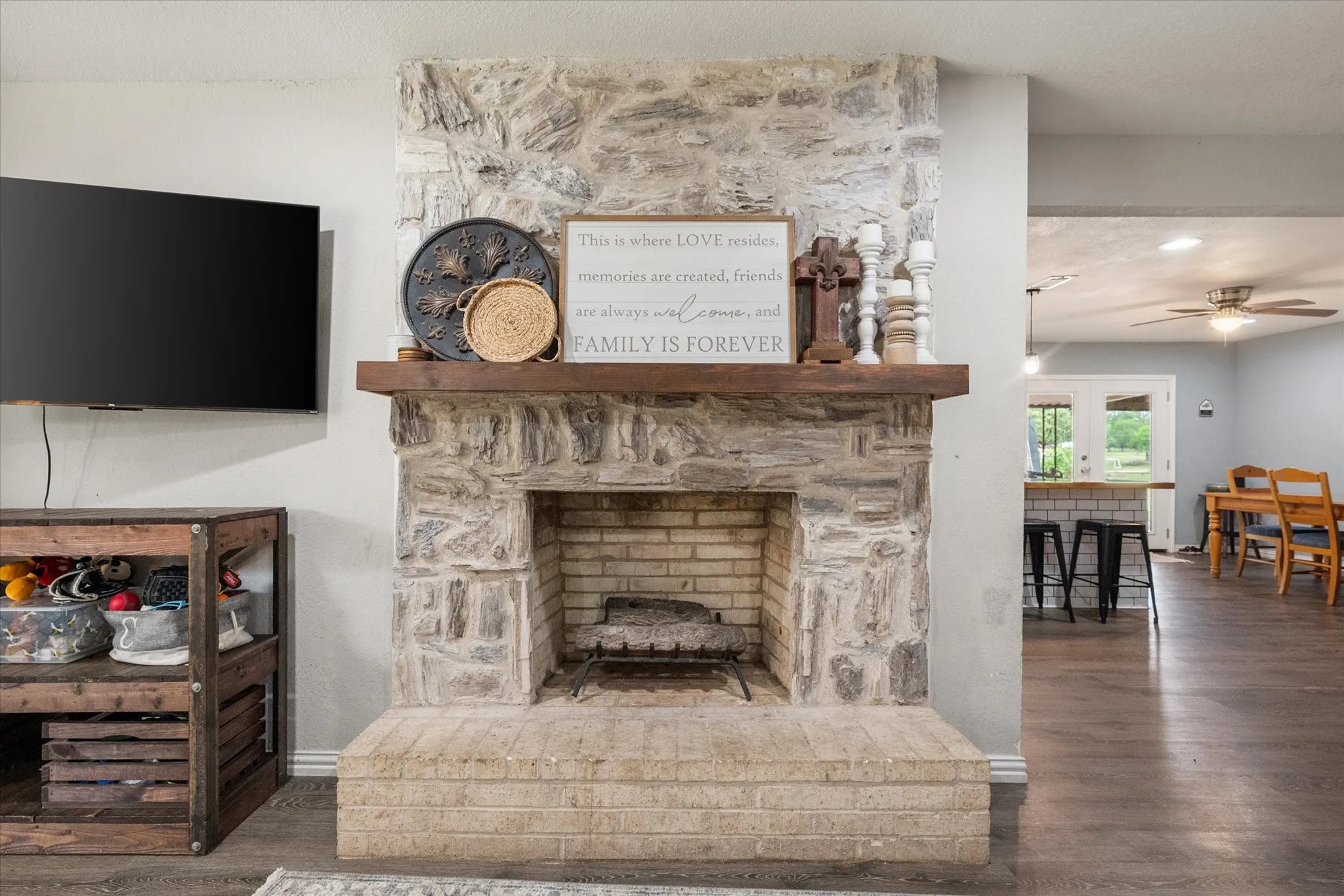 Single Family Residence For Sale in Freestone County , 951 Faircrest Drive, Fairfield, Texas 75840, 3 Bedrooms, 2 Bathrooms, Garage spaces, 2,000 Sqft, built in 1970, Price $255,000, mls#21277097, Real Estate Agent in Fairfield, Homes For Sale in Freestone county, Homes For Sale in Fairfield, Realtor in Fairfield Texas, Real Estate Brokerage Independent Realty Texas, Luminita Cordes Realtor