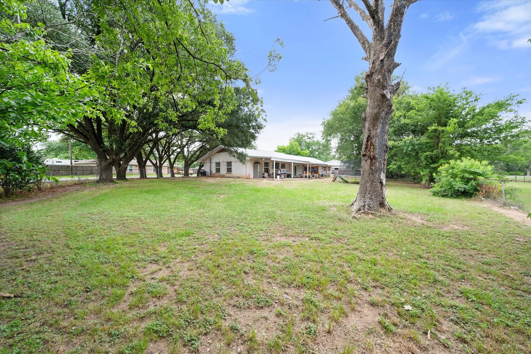 Single Family Residence For Sale in Freestone County , 951 Faircrest Drive, Fairfield, Texas 75840, 3 Bedrooms, 2 Bathrooms, Garage spaces, 2,000 Sqft, built in 1970, Price $255,000, mls#21277097, Real Estate Agent in Fairfield, Homes For Sale in Freestone county, Homes For Sale in Fairfield, Realtor in Fairfield Texas, Real Estate Brokerage Independent Realty Texas, Luminita Cordes Realtor