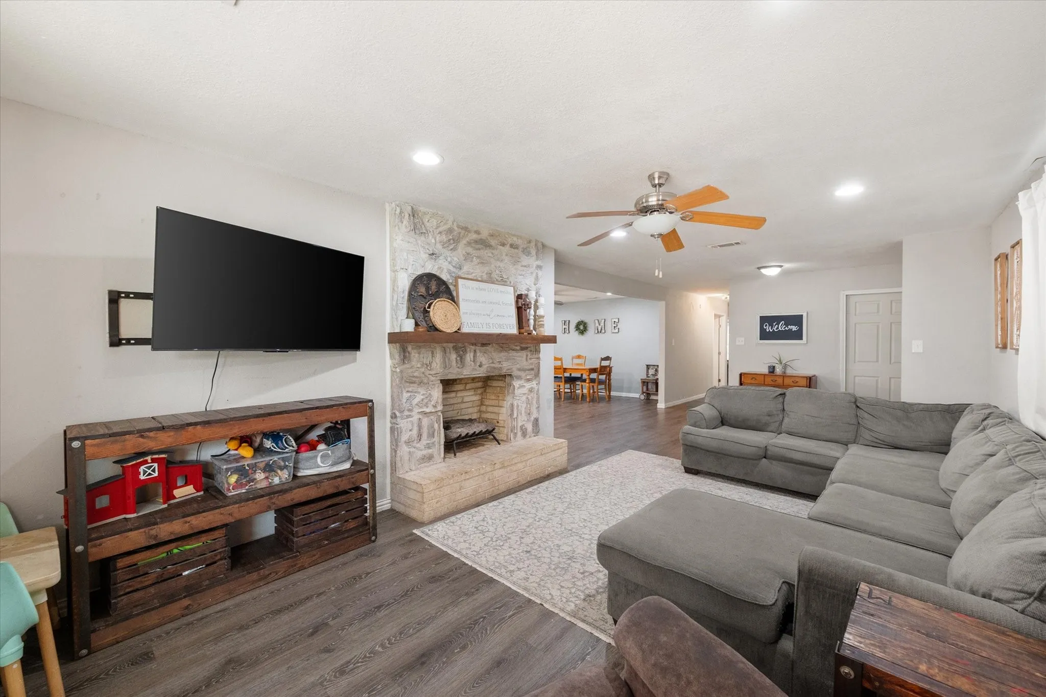 Single Family Residence For Sale in Freestone County , 951 Faircrest Drive, Fairfield, Texas 75840, 3 Bedrooms, 2 Bathrooms, Garage spaces, 2,000 Sqft, built in 1970, Price $255,000, mls#21277097, Real Estate Agent in Fairfield, Homes For Sale in Freestone county, Homes For Sale in Fairfield, Realtor in Fairfield Texas, Real Estate Brokerage Independent Realty Texas, Luminita Cordes Realtor