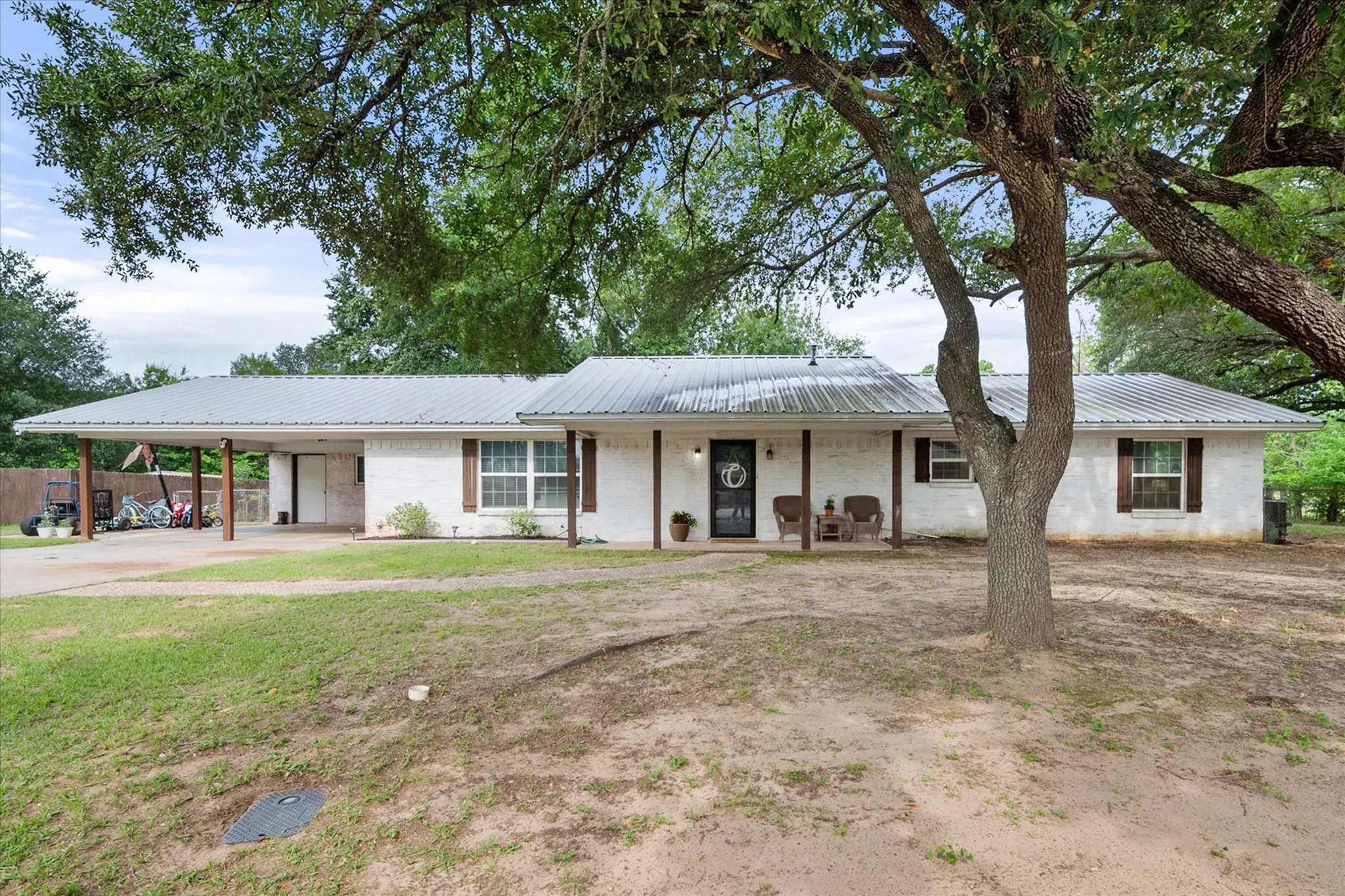 Single Family Residence For Sale in Freestone County , 951 Faircrest Drive, Fairfield, Texas 75840, 3 Bedrooms, 2 Bathrooms, Garage spaces, 2,000 Sqft, built in 1970, Price $255,000, mls#21277097, Real Estate Agent in Fairfield, Homes For Sale in Freestone county, Homes For Sale in Fairfield, Realtor in Fairfield Texas, Real Estate Brokerage Independent Realty Texas, Luminita Cordes Realtor