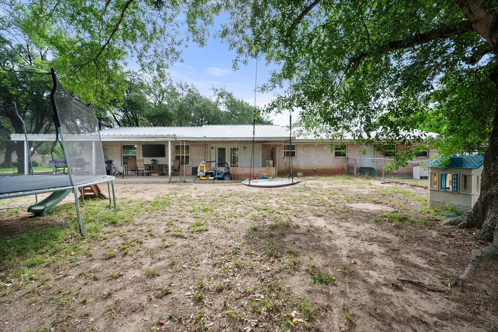 Single Family Residence For Sale in Freestone County , 951 Faircrest Drive, Fairfield, Texas 75840, 3 Bedrooms, 2 Bathrooms, Garage spaces, 2,000 Sqft, built in 1970, Price $255,000, mls#21277097, Real Estate Agent in Fairfield, Homes For Sale in Freestone county, Homes For Sale in Fairfield, Realtor in Fairfield Texas, Real Estate Brokerage Independent Realty Texas, Luminita Cordes Realtor