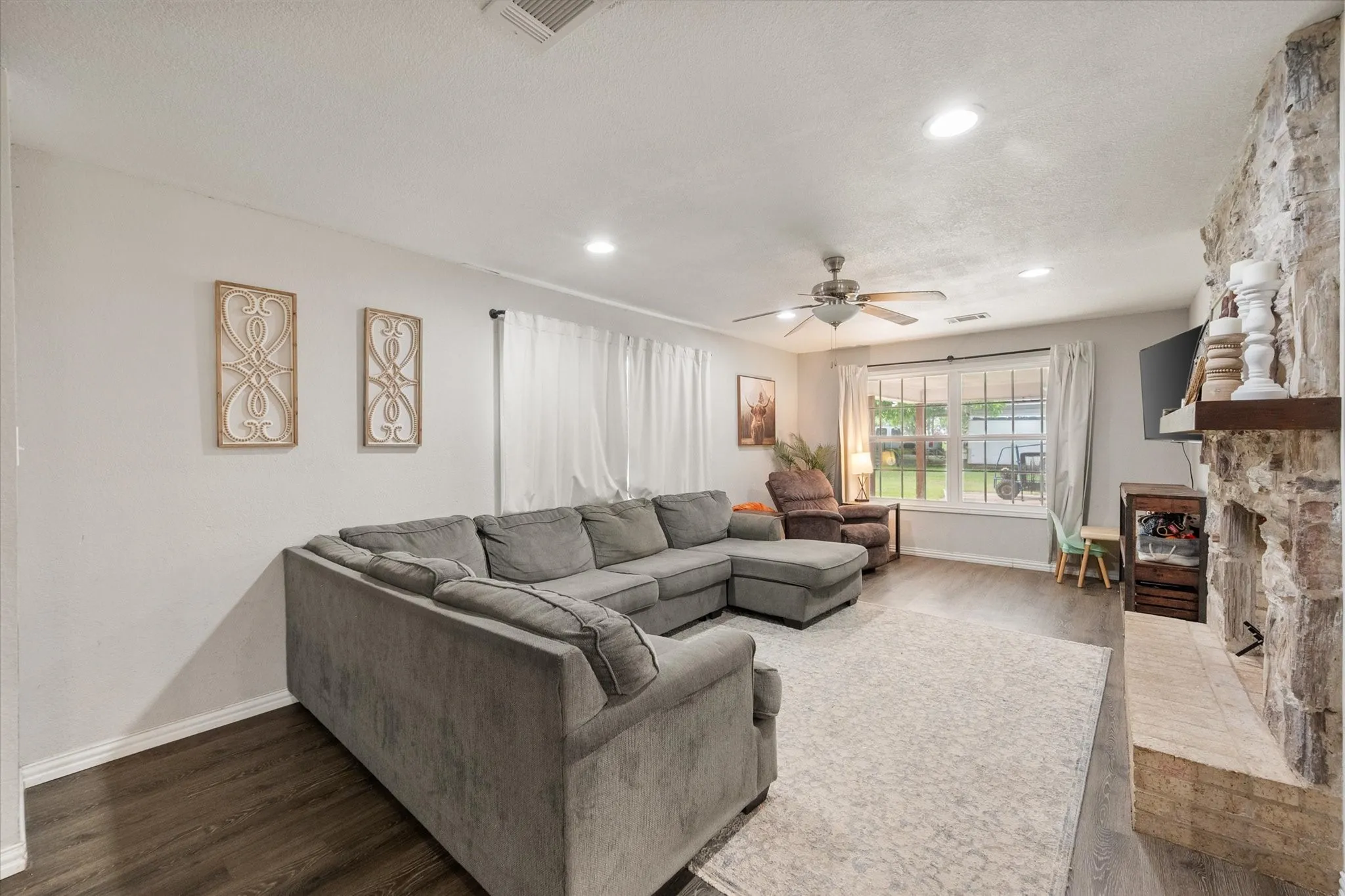 Single Family Residence For Sale in Freestone County , 951 Faircrest Drive, Fairfield, Texas 75840, 3 Bedrooms, 2 Bathrooms, Garage spaces, 2,000 Sqft, built in 1970, Price $255,000, mls#21277097, Real Estate Agent in Fairfield, Homes For Sale in Freestone county, Homes For Sale in Fairfield, Realtor in Fairfield Texas, Real Estate Brokerage Independent Realty Texas, Luminita Cordes Realtor