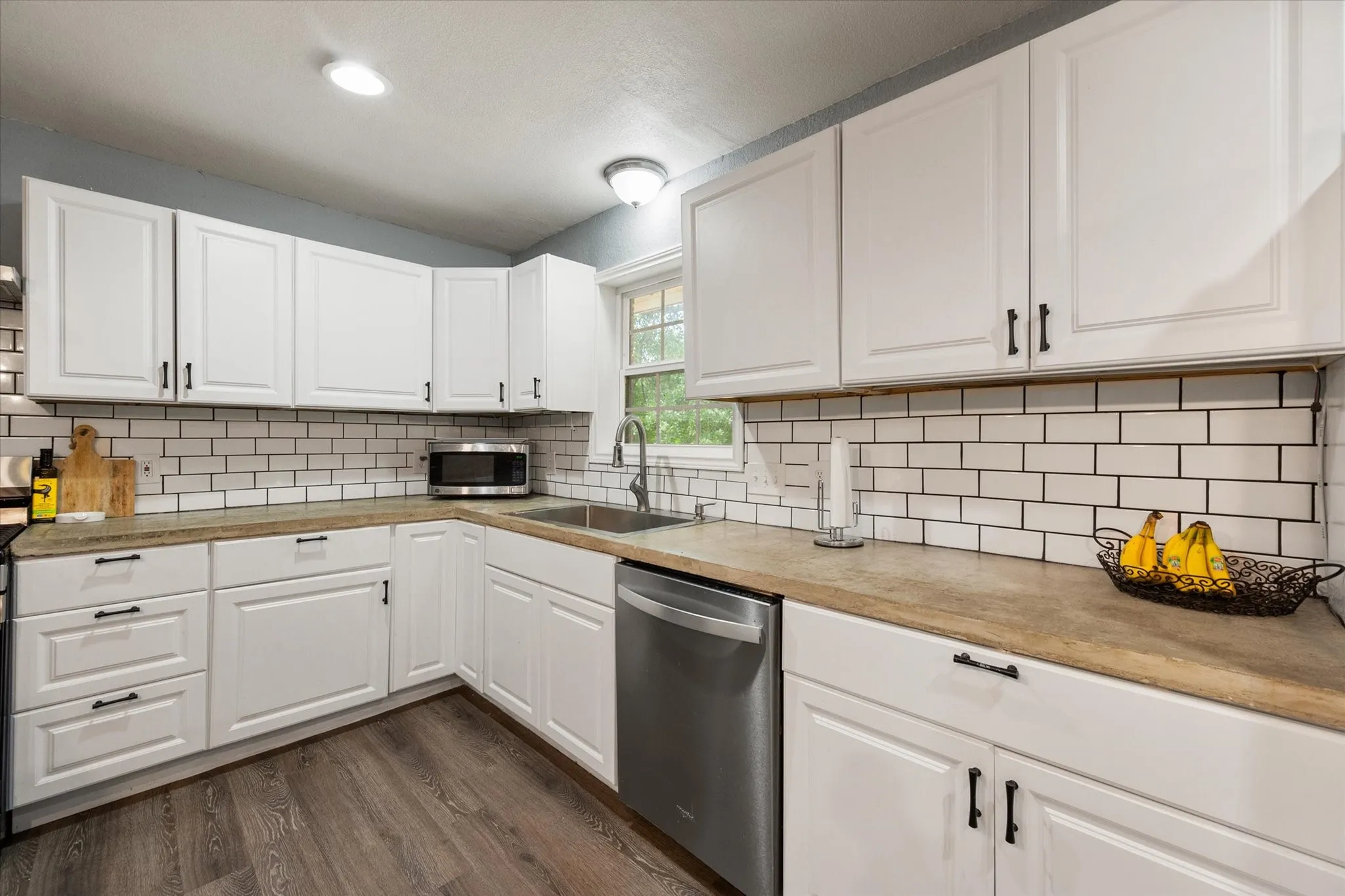 Single Family Residence For Sale in Freestone County , 951 Faircrest Drive, Fairfield, Texas 75840, 3 Bedrooms, 2 Bathrooms, Garage spaces, 2,000 Sqft, built in 1970, Price $255,000, mls#21277097, Real Estate Agent in Fairfield, Homes For Sale in Freestone county, Homes For Sale in Fairfield, Realtor in Fairfield Texas, Real Estate Brokerage Independent Realty Texas, Luminita Cordes Realtor