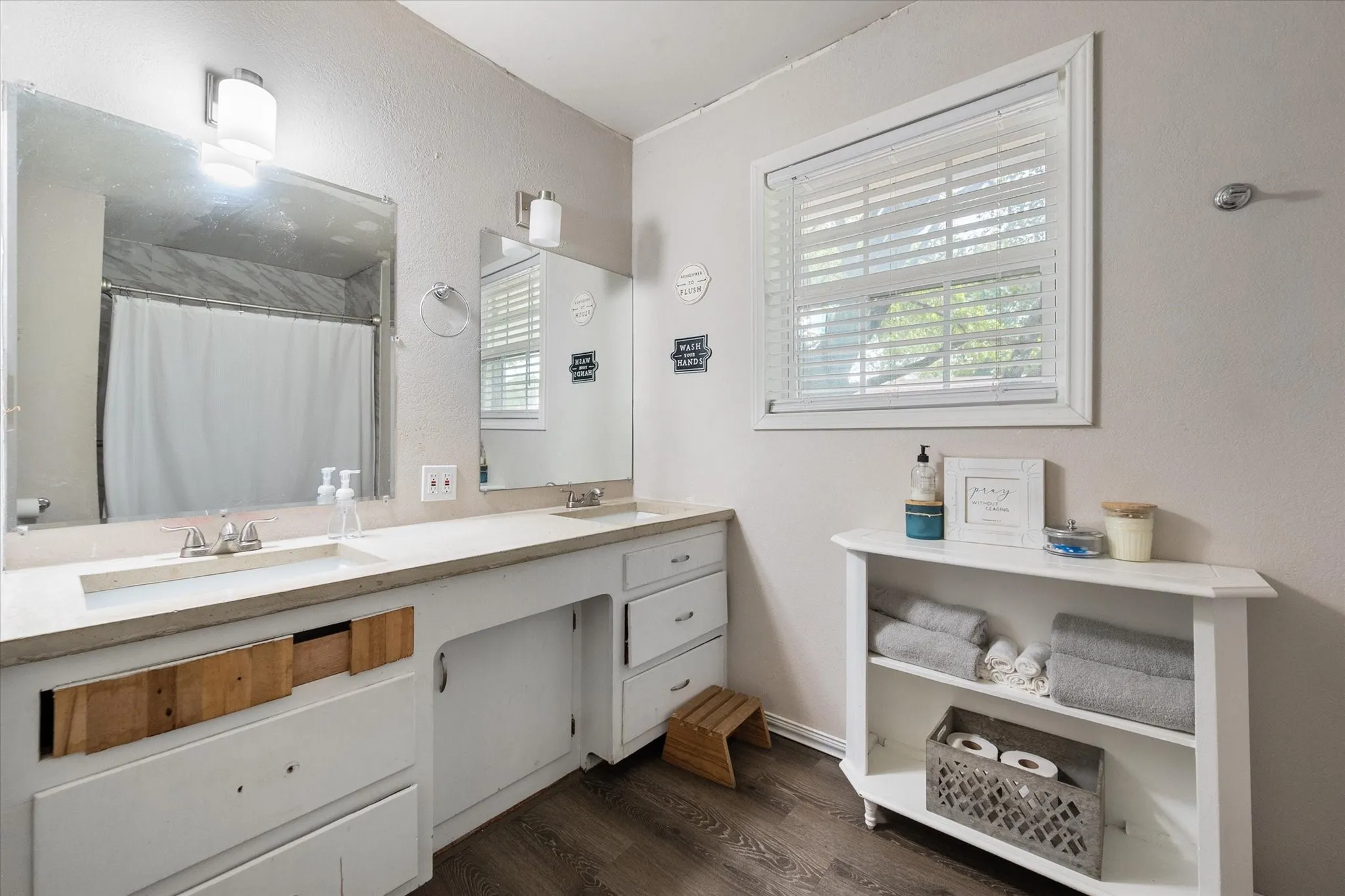 Single Family Residence For Sale in Freestone County , 951 Faircrest Drive, Fairfield, Texas 75840, 3 Bedrooms, 2 Bathrooms, Garage spaces, 2,000 Sqft, built in 1970, Price $255,000, mls#21277097, Real Estate Agent in Fairfield, Homes For Sale in Freestone county, Homes For Sale in Fairfield, Realtor in Fairfield Texas, Real Estate Brokerage Independent Realty Texas, Luminita Cordes Realtor