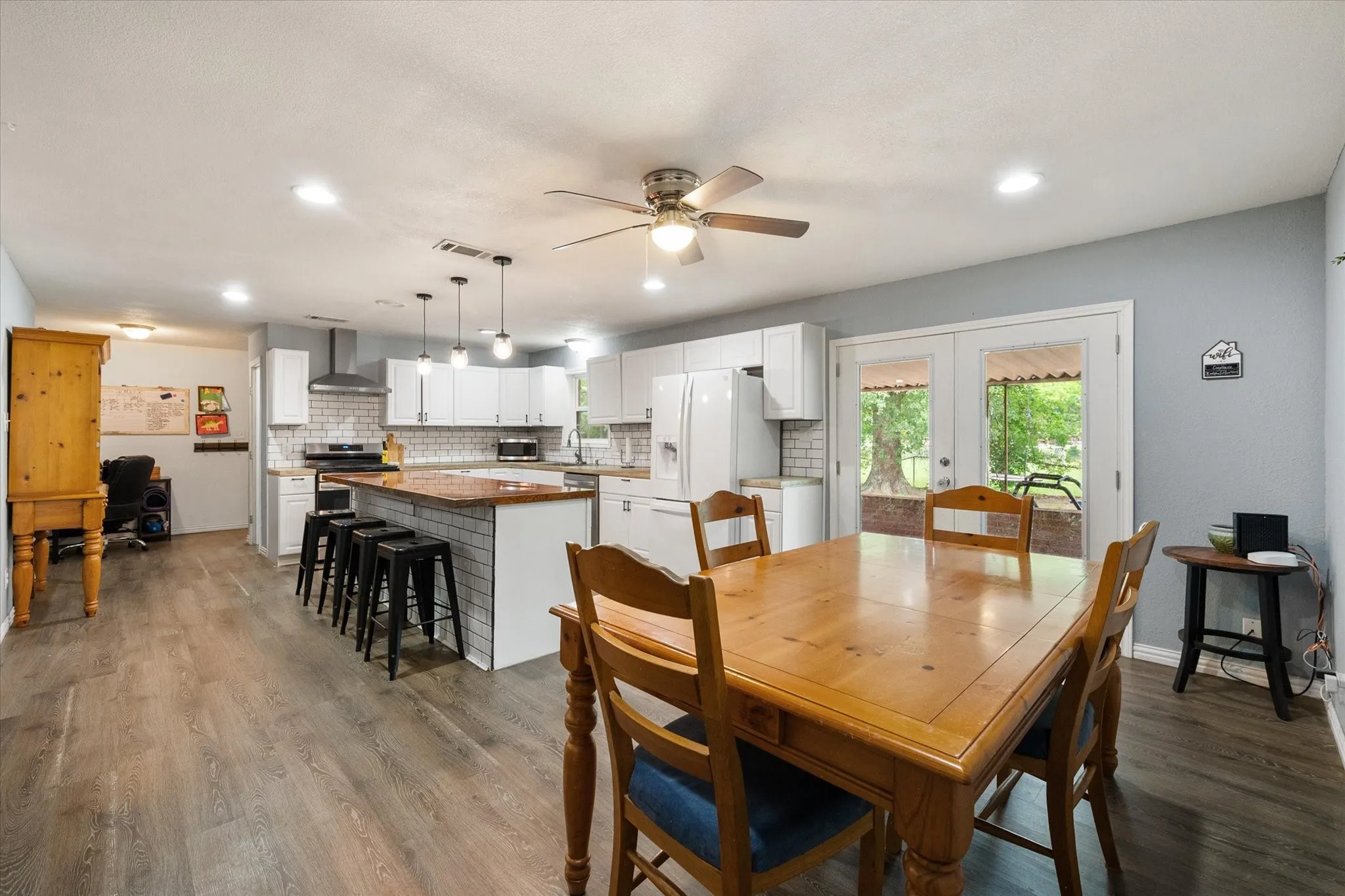 Single Family Residence For Sale in Freestone County , 951 Faircrest Drive, Fairfield, Texas 75840, 3 Bedrooms, 2 Bathrooms, Garage spaces, 2,000 Sqft, built in 1970, Price $255,000, mls#21277097, Real Estate Agent in Fairfield, Homes For Sale in Freestone county, Homes For Sale in Fairfield, Realtor in Fairfield Texas, Real Estate Brokerage Independent Realty Texas, Luminita Cordes Realtor