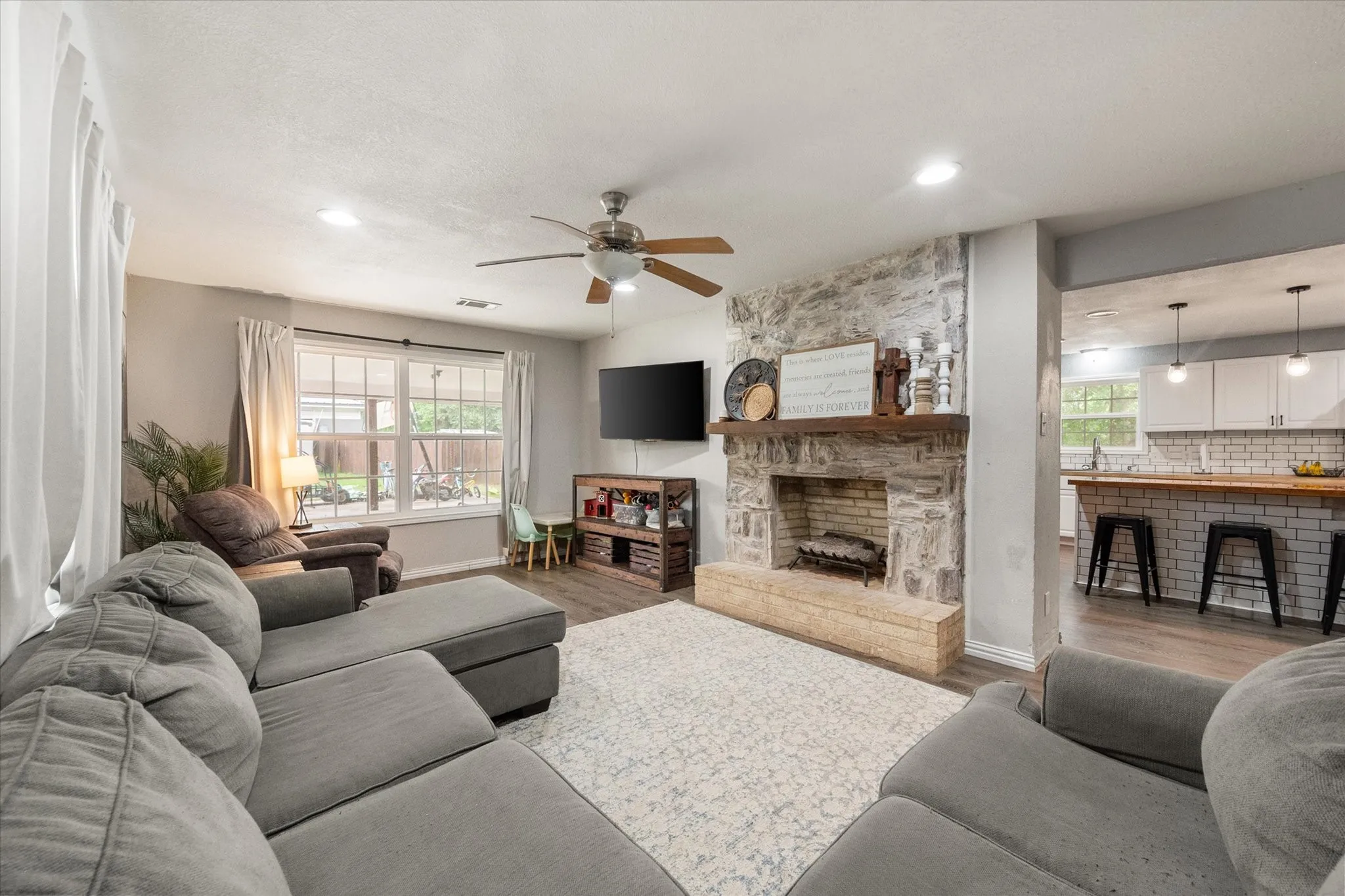 Single Family Residence For Sale in Freestone County , 951 Faircrest Drive, Fairfield, Texas 75840, 3 Bedrooms, 2 Bathrooms, Garage spaces, 2,000 Sqft, built in 1970, Price $255,000, mls#21277097, Real Estate Agent in Fairfield, Homes For Sale in Freestone county, Homes For Sale in Fairfield, Realtor in Fairfield Texas, Real Estate Brokerage Independent Realty Texas, Luminita Cordes Realtor