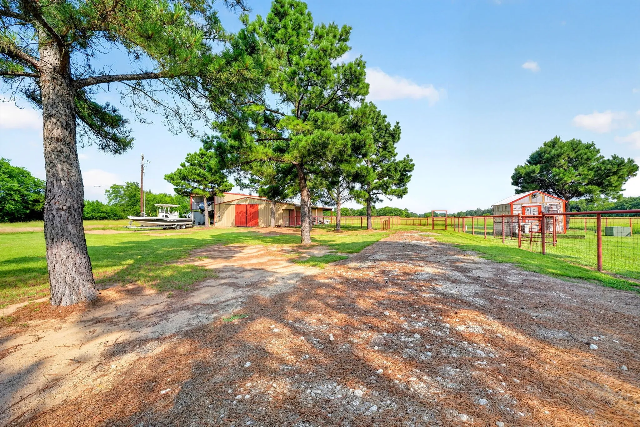 Single Family Residence For Sale in Van Zandt County , 895 Vz County Road 3216, Wills Point, Texas 75169, 5 Bedroom, 5 Bathroom, 2 Garage spaces, 4,339 Sqft, built in 2003, mls#21274669, Real Estate Agent in Wills Point, Homes For Sale in Van Zandt county, Homes For Sale in Wills Point, Realtor in Wills Point Texas, Real Estate Brokerage Independent Realty Texas, Luminita Cordes Realtor