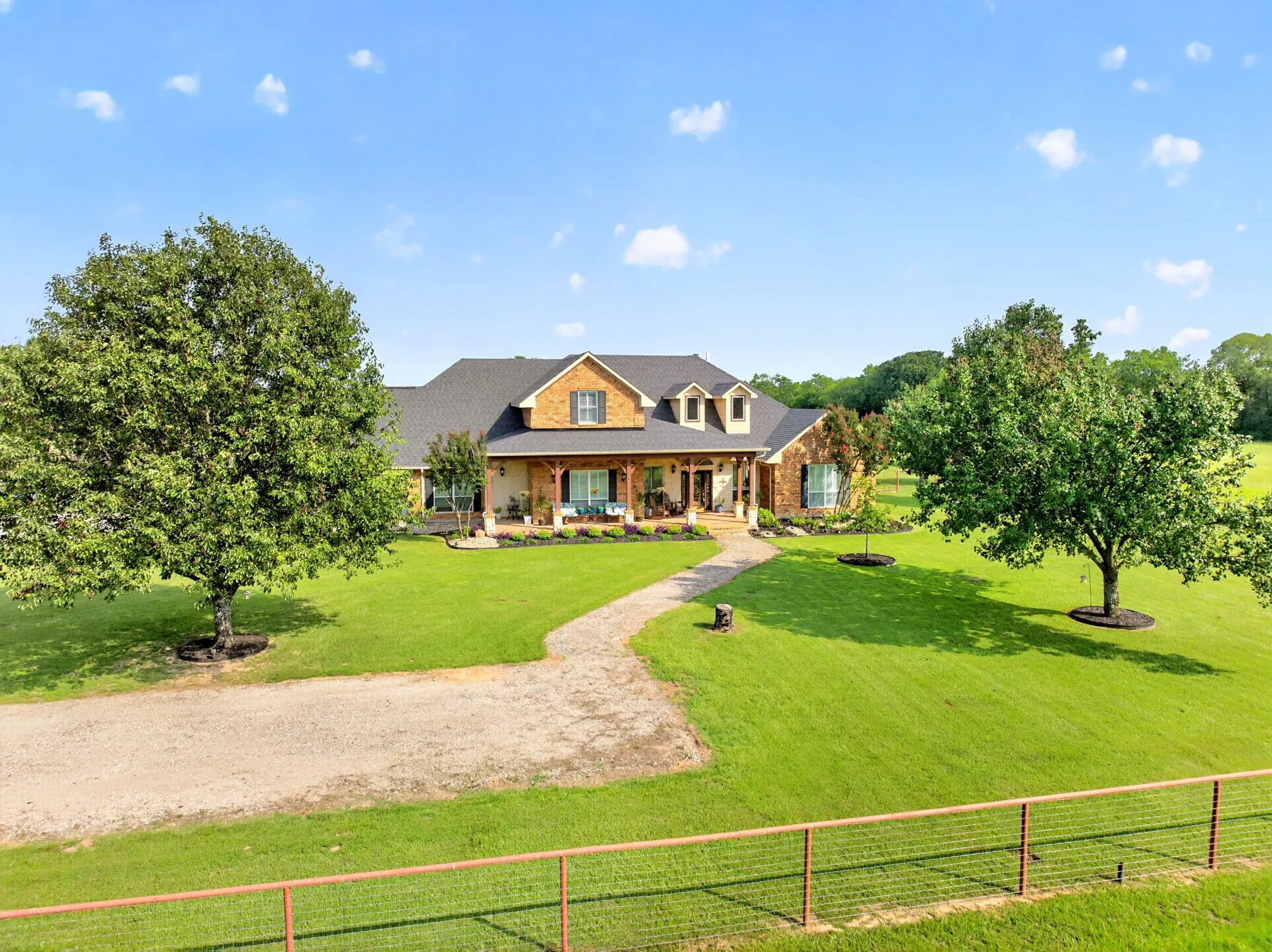 Single Family Residence For Sale in Van Zandt County , 895 Vz County Road 3216, Wills Point, Texas 75169, 5 Bedroom, 5 Bathroom, 2 Garage spaces, 4,339 Sqft, built in 2003, mls#21274669, Real Estate Agent in Wills Point, Homes For Sale in Van Zandt county, Homes For Sale in Wills Point, Realtor in Wills Point Texas, Real Estate Brokerage Independent Realty Texas, Luminita Cordes Realtor