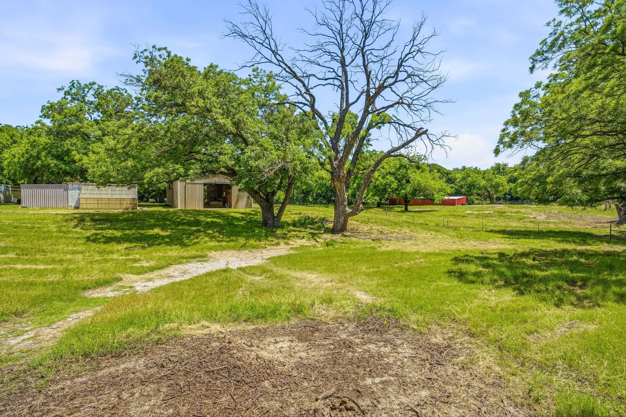 Single Family Residence For Sale in Comanche County , 1105 Indian Creek Drive, Comanche, Texas 76442, 3 Bedroom, 2 Bathroom, 2 Garage spaces, 1,650 Sqft, built in 1981, mls#21275473, Real Estate Agent in Comanche, Homes For Sale in Comanche county, Homes For Sale in Comanche, Realtor in Comanche Texas, Real Estate Brokerage Independent Realty Texas, Luminita Cordes Realtor